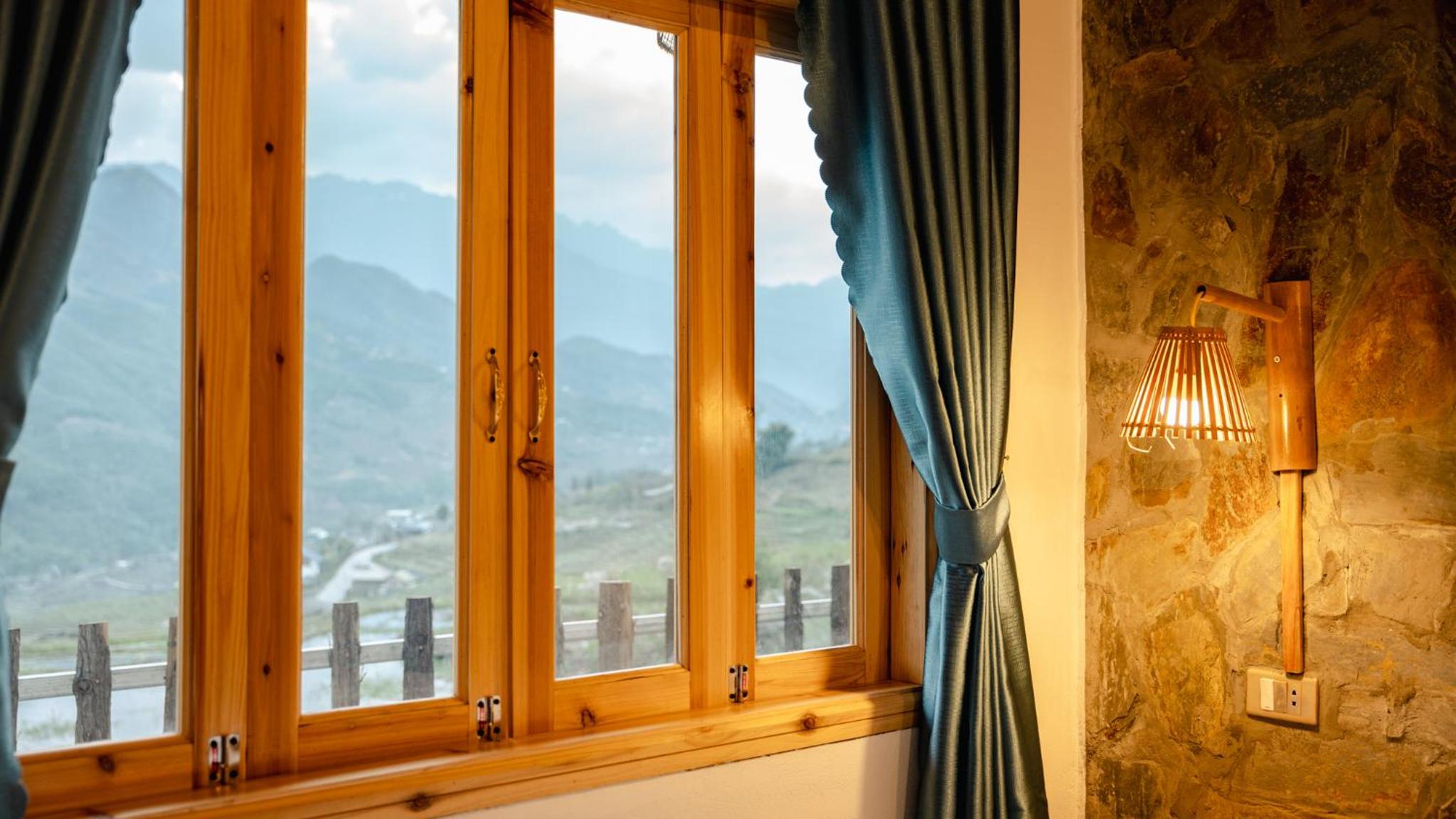 Family Room with Mountain View photo 3