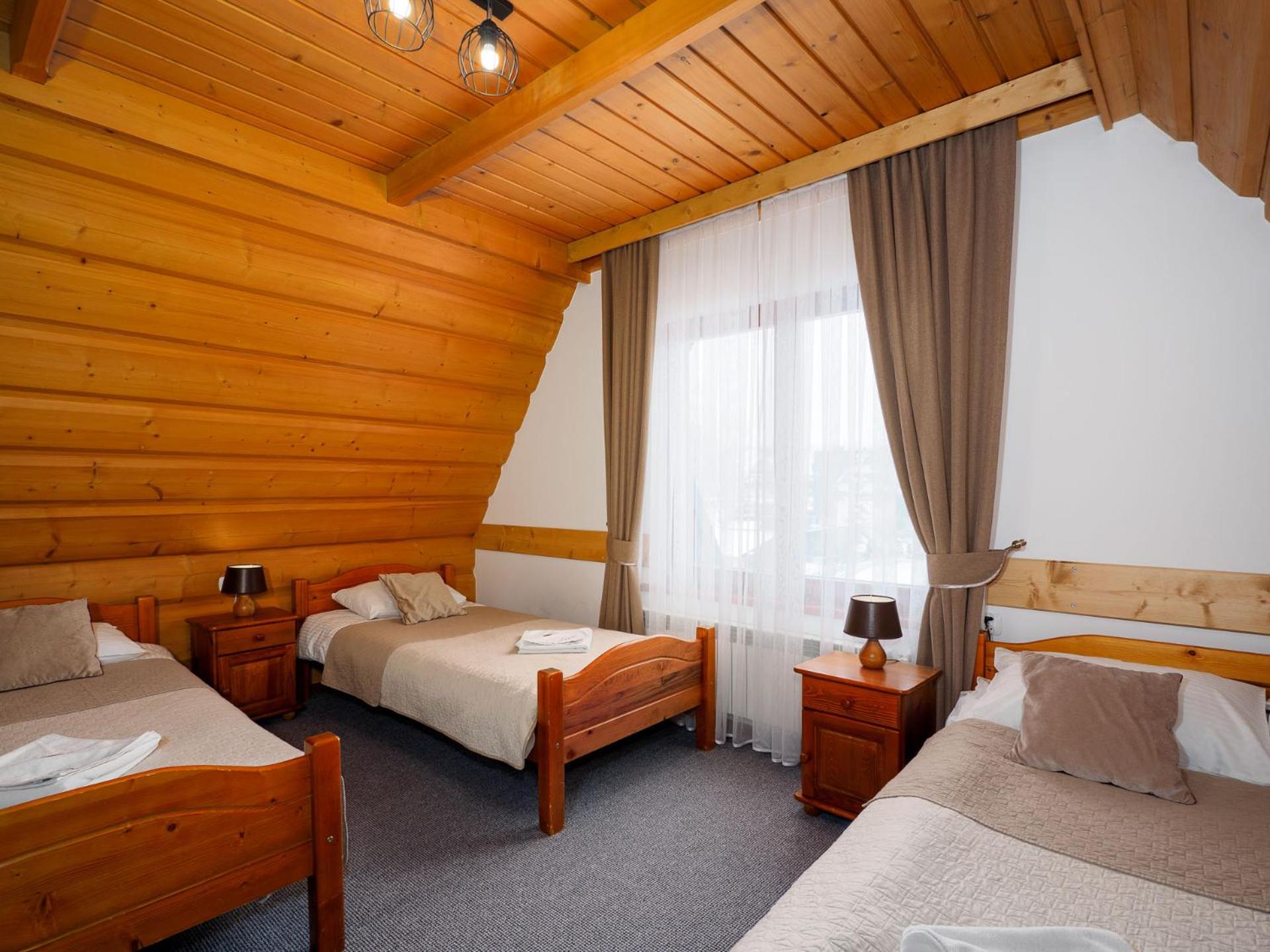 Quadruple Room with Mountain View photo 2