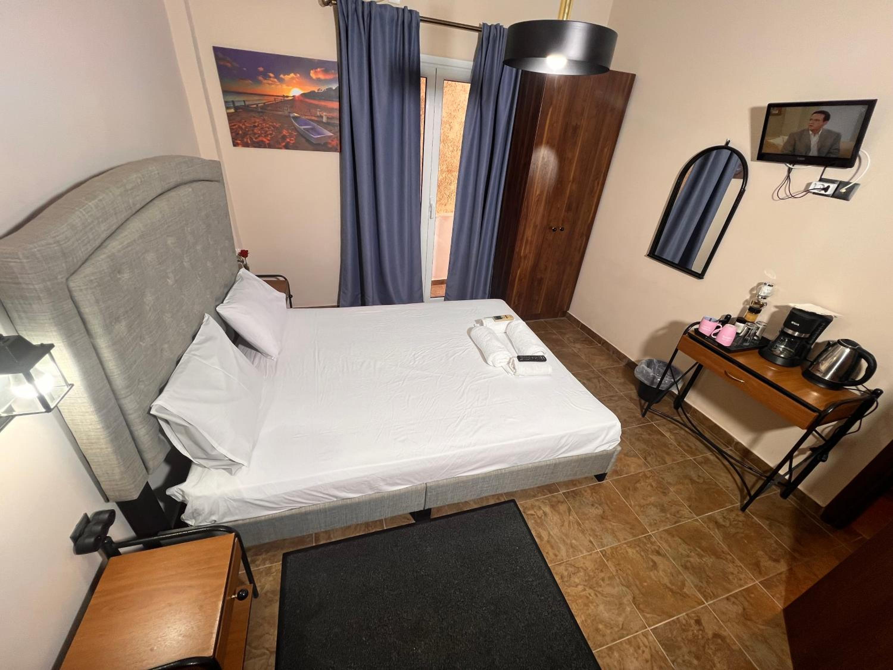 Budget Double Room photo 2