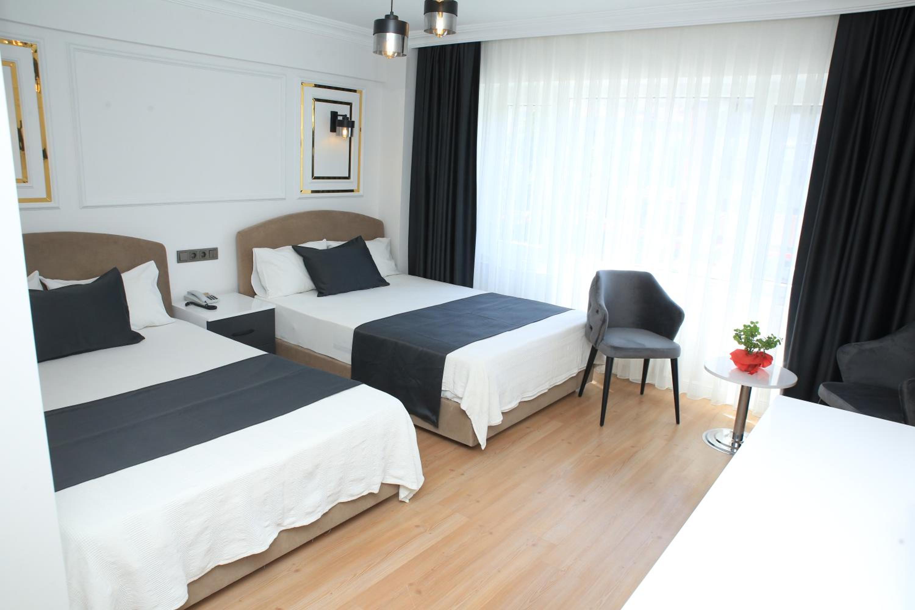 Deluxe Double Or Twin Room photo 1