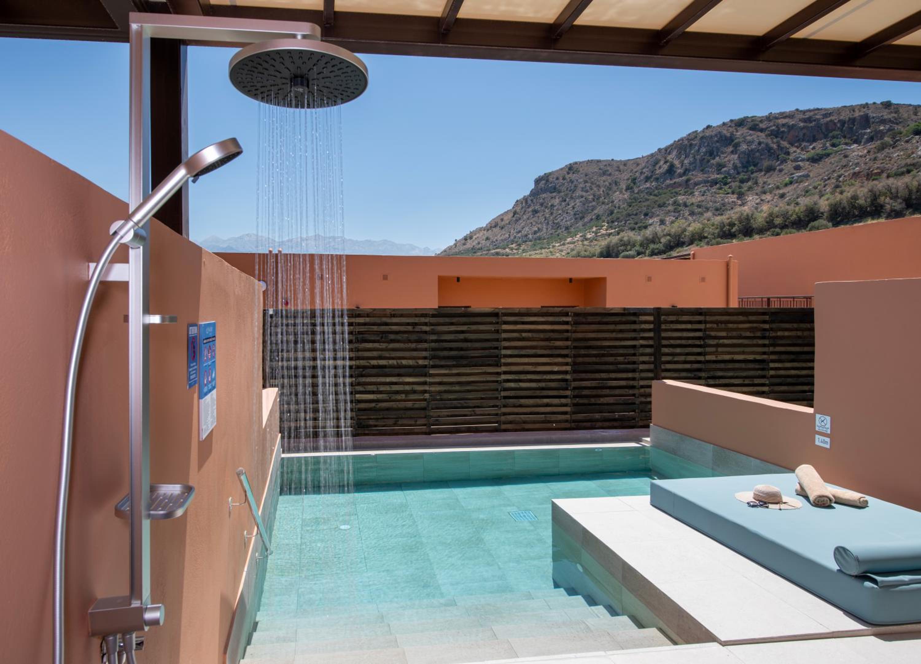 Superior Family Room with Individual Pool - Photo 8