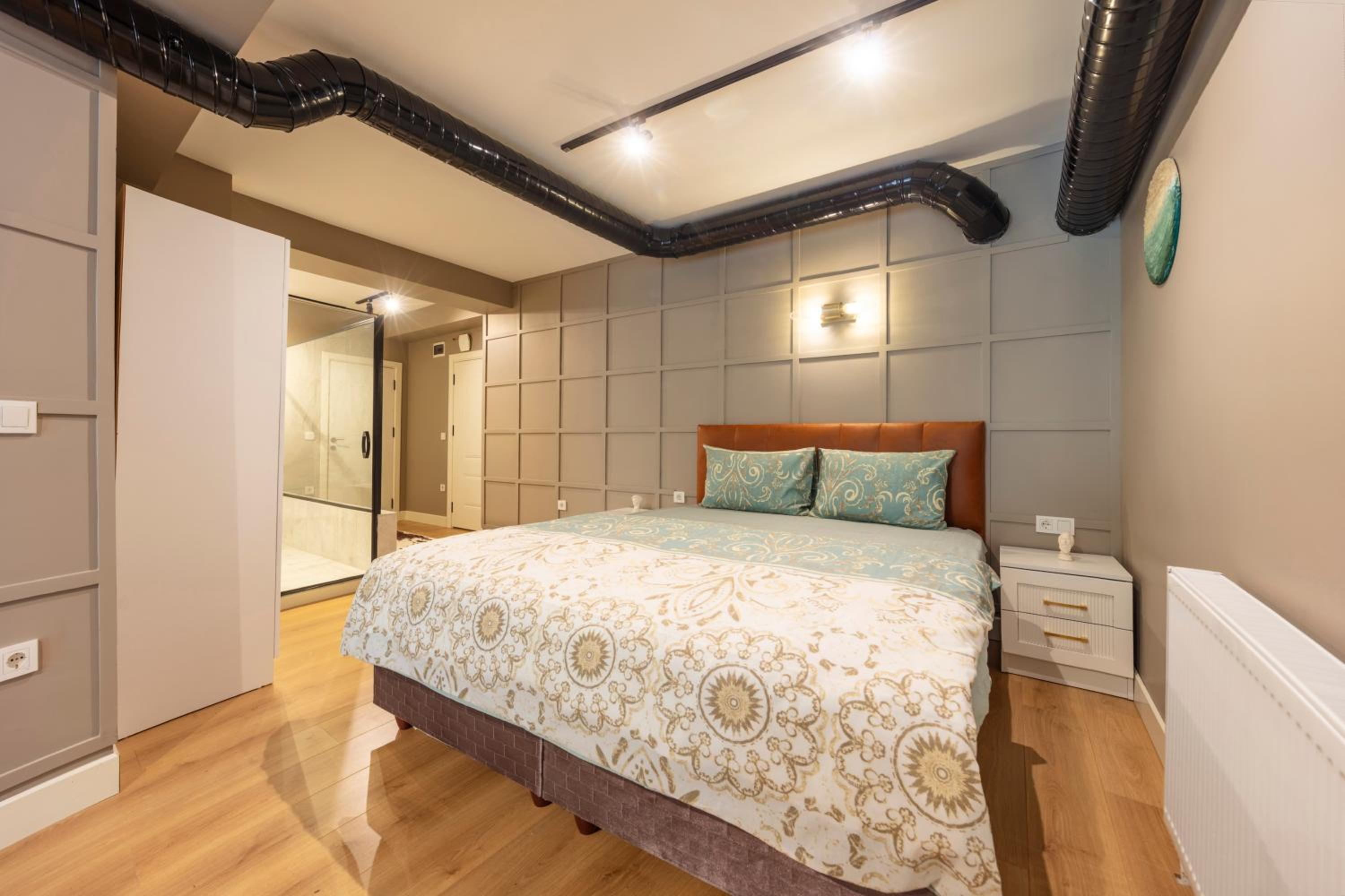 Superior King Suite photo 3