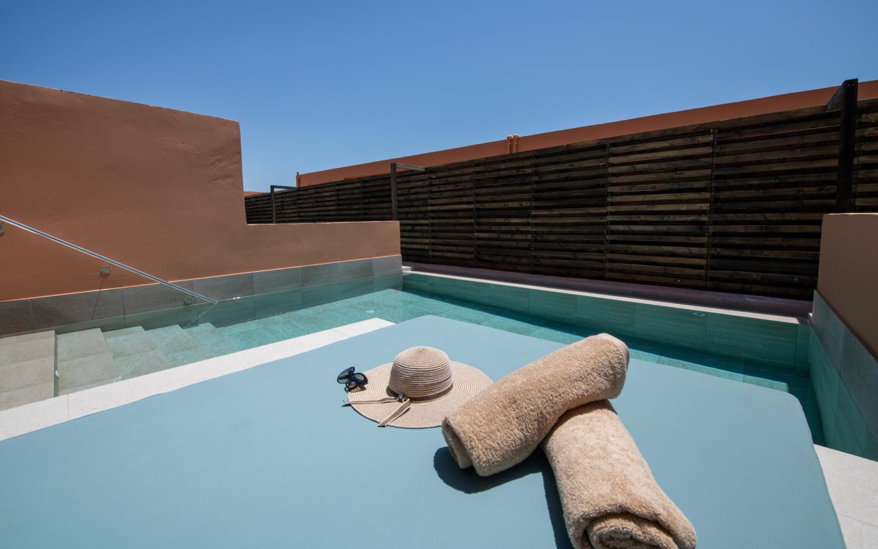 Superior Family Room with Individual Pool - Photo 7