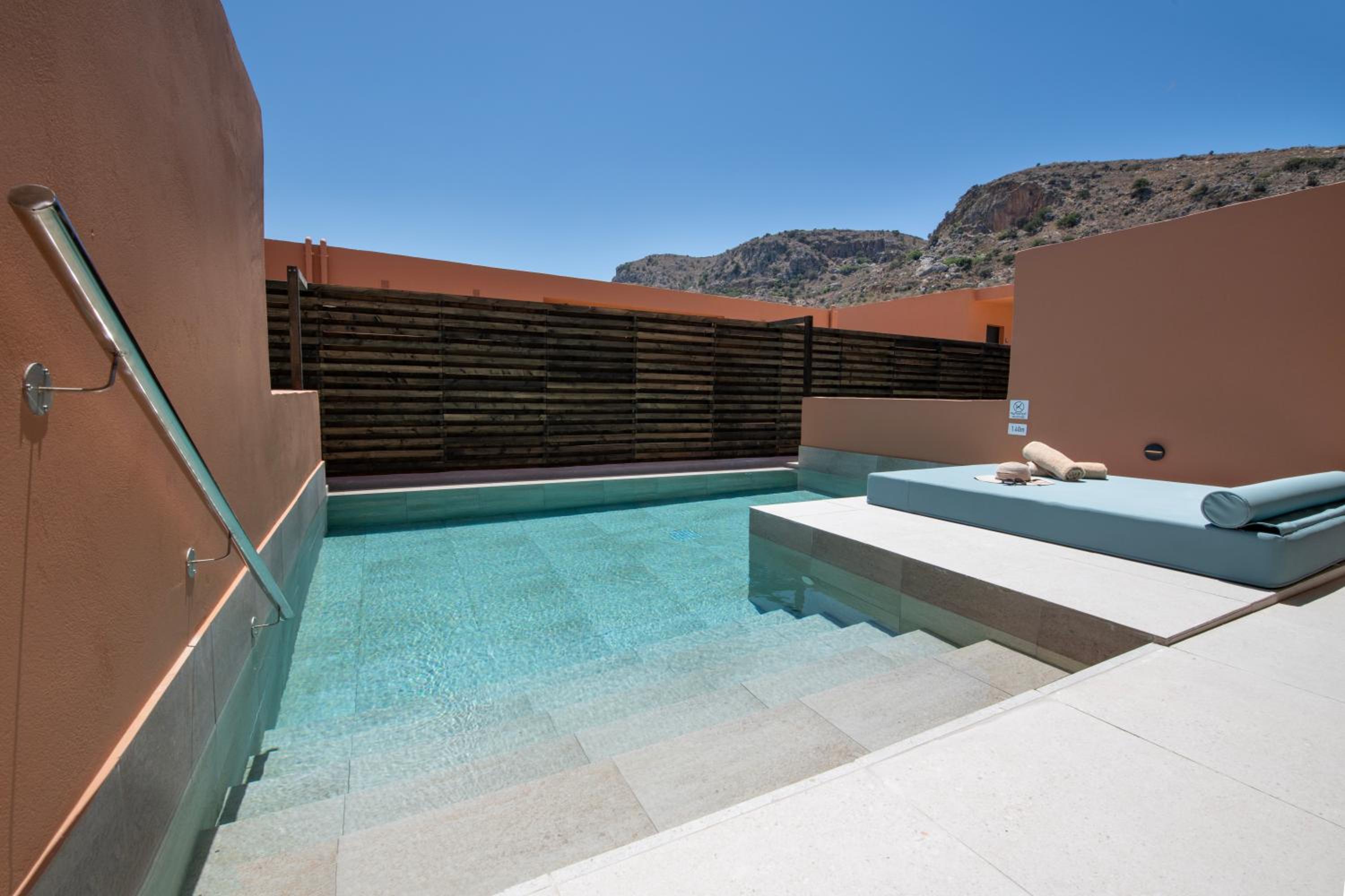 Superior Family Room with Individual Pool - Photo 4