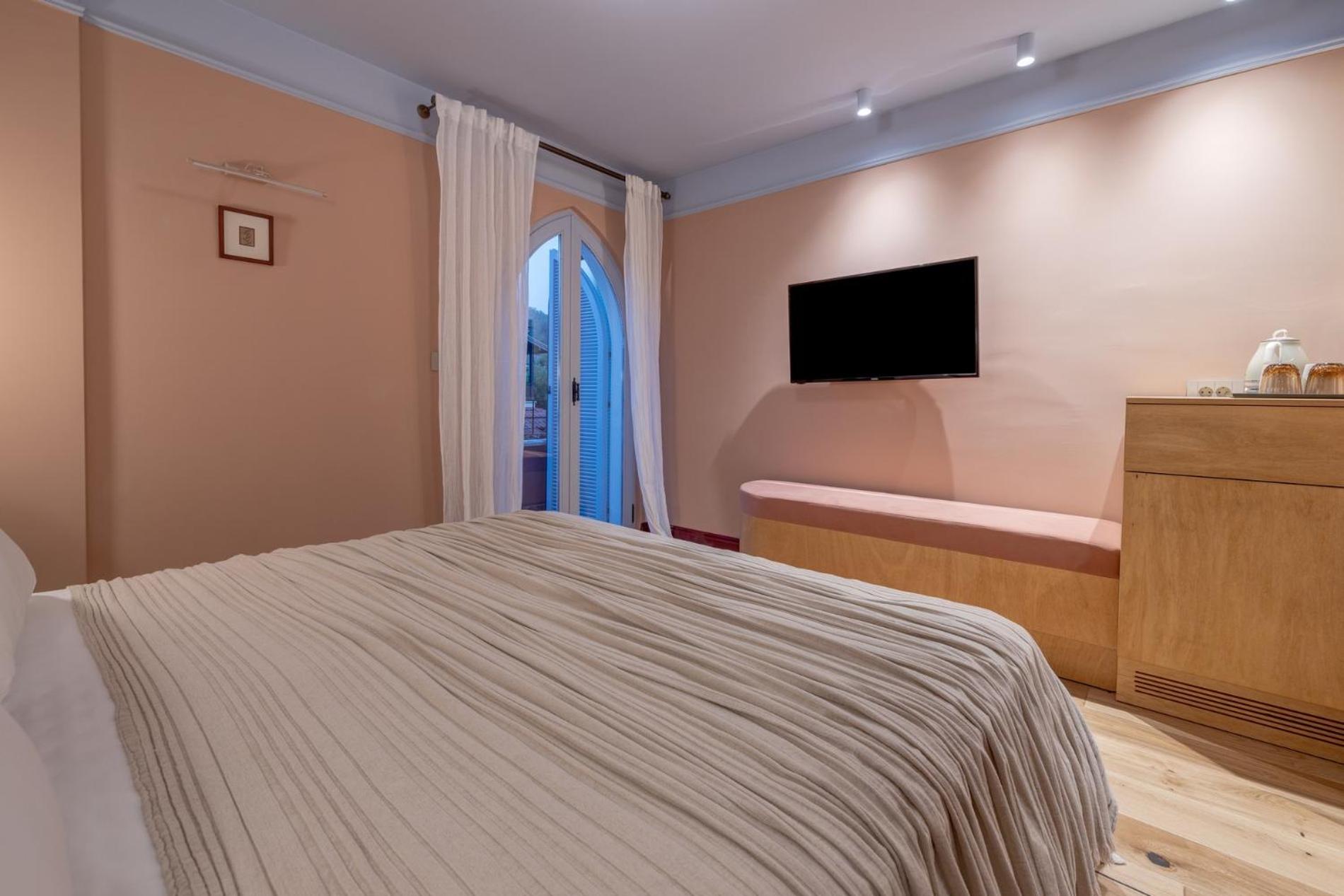 Double or Twin Room - Photo 6