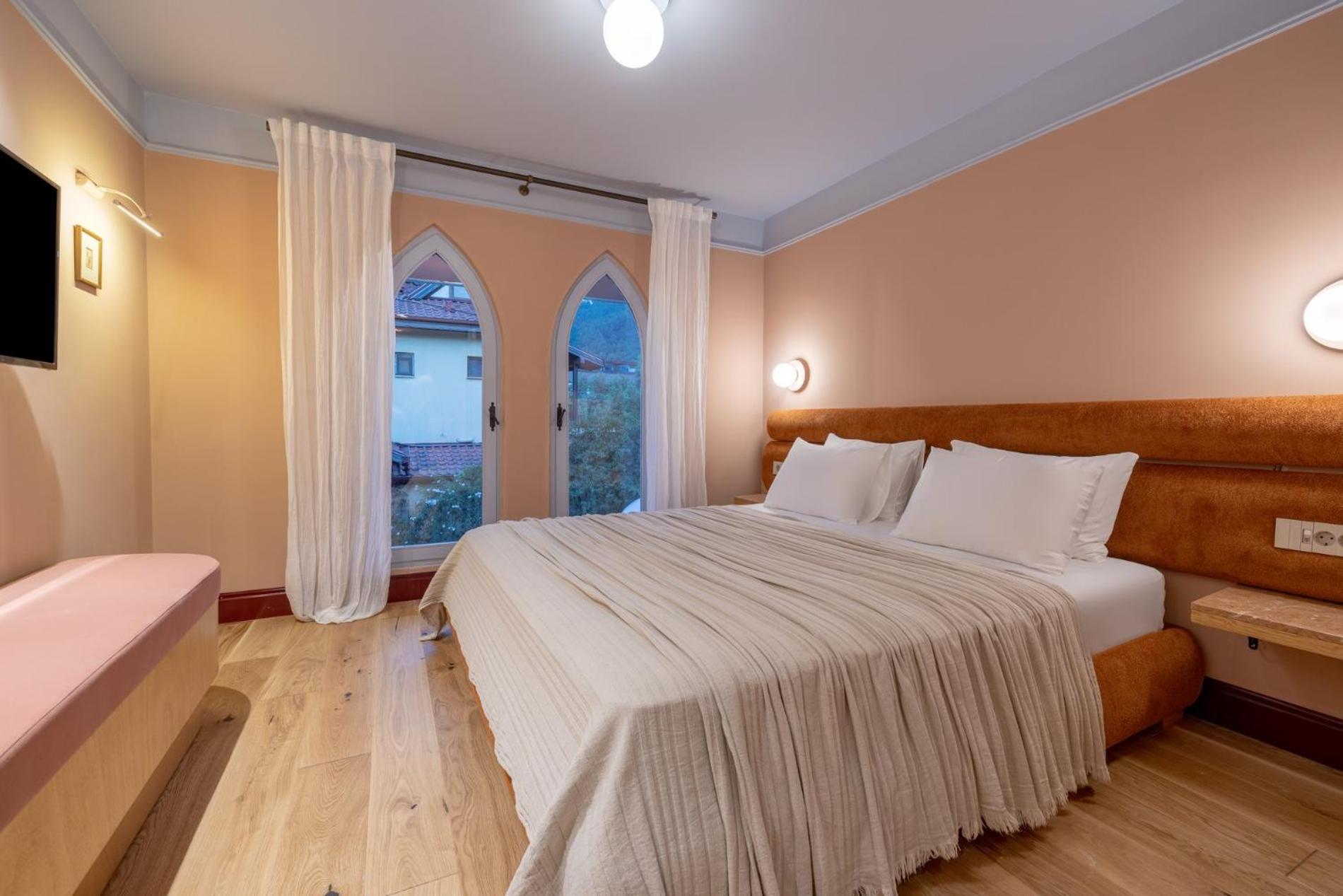 Double or Twin Room - Photo 9
