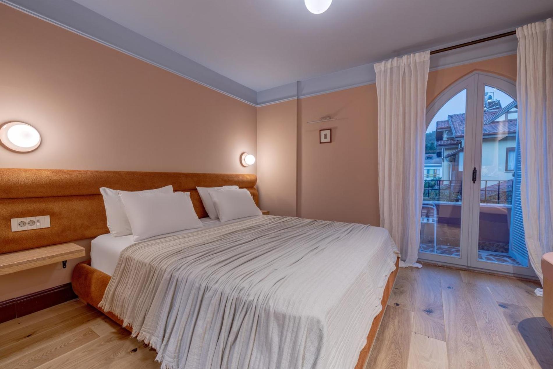 Double or Twin Room - Photo 8
