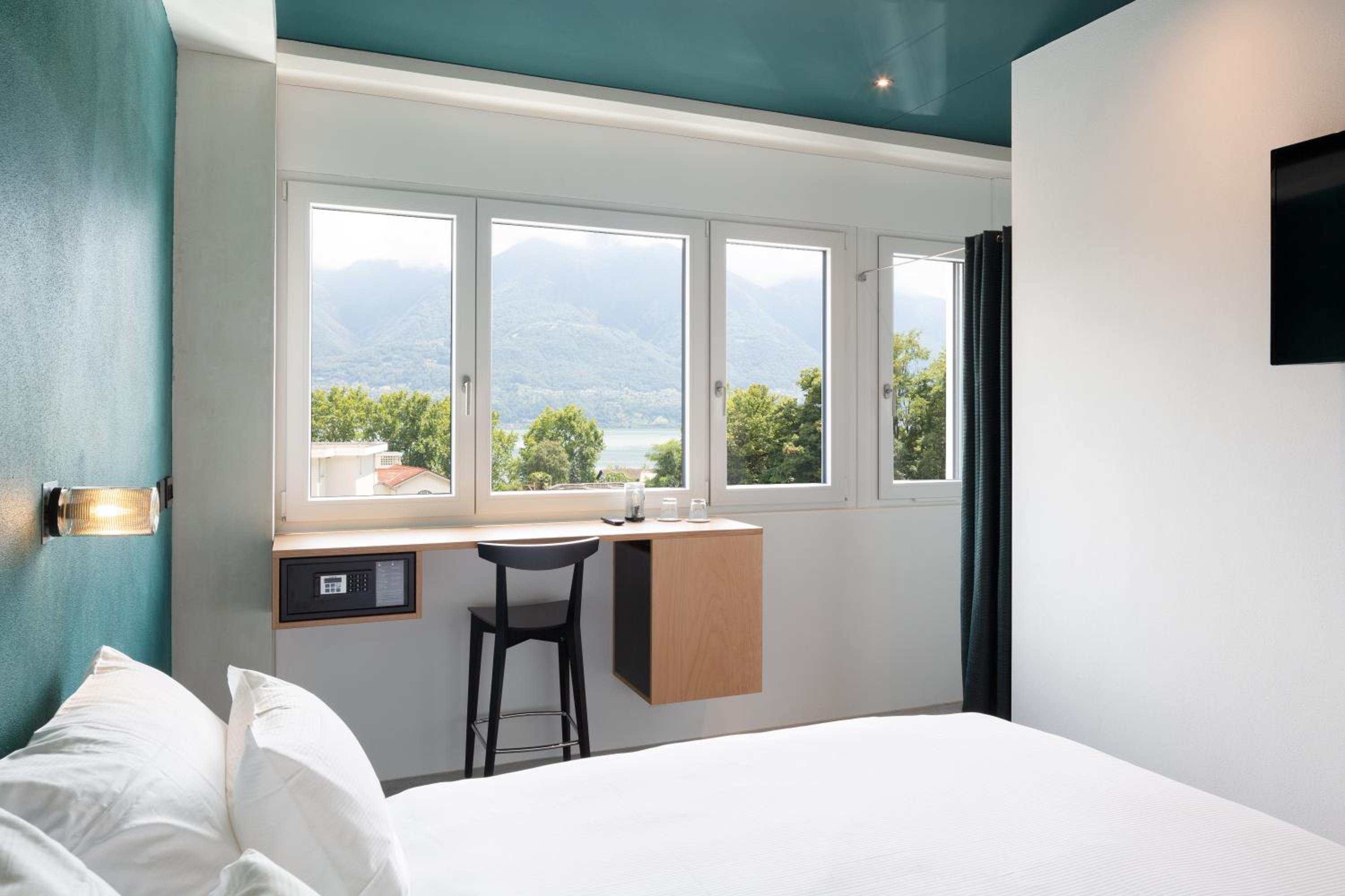 Double or Twin Room with Lake View - Photo 1