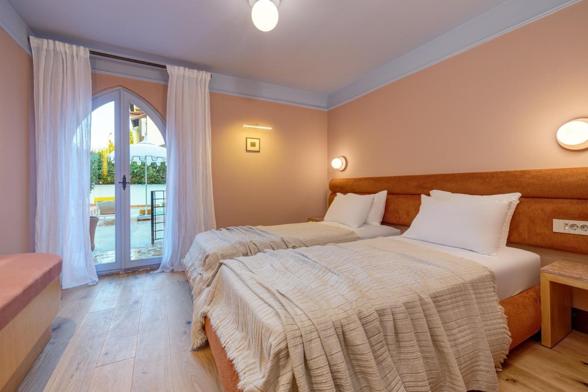 Twin Room with Balcony - Photo 3
