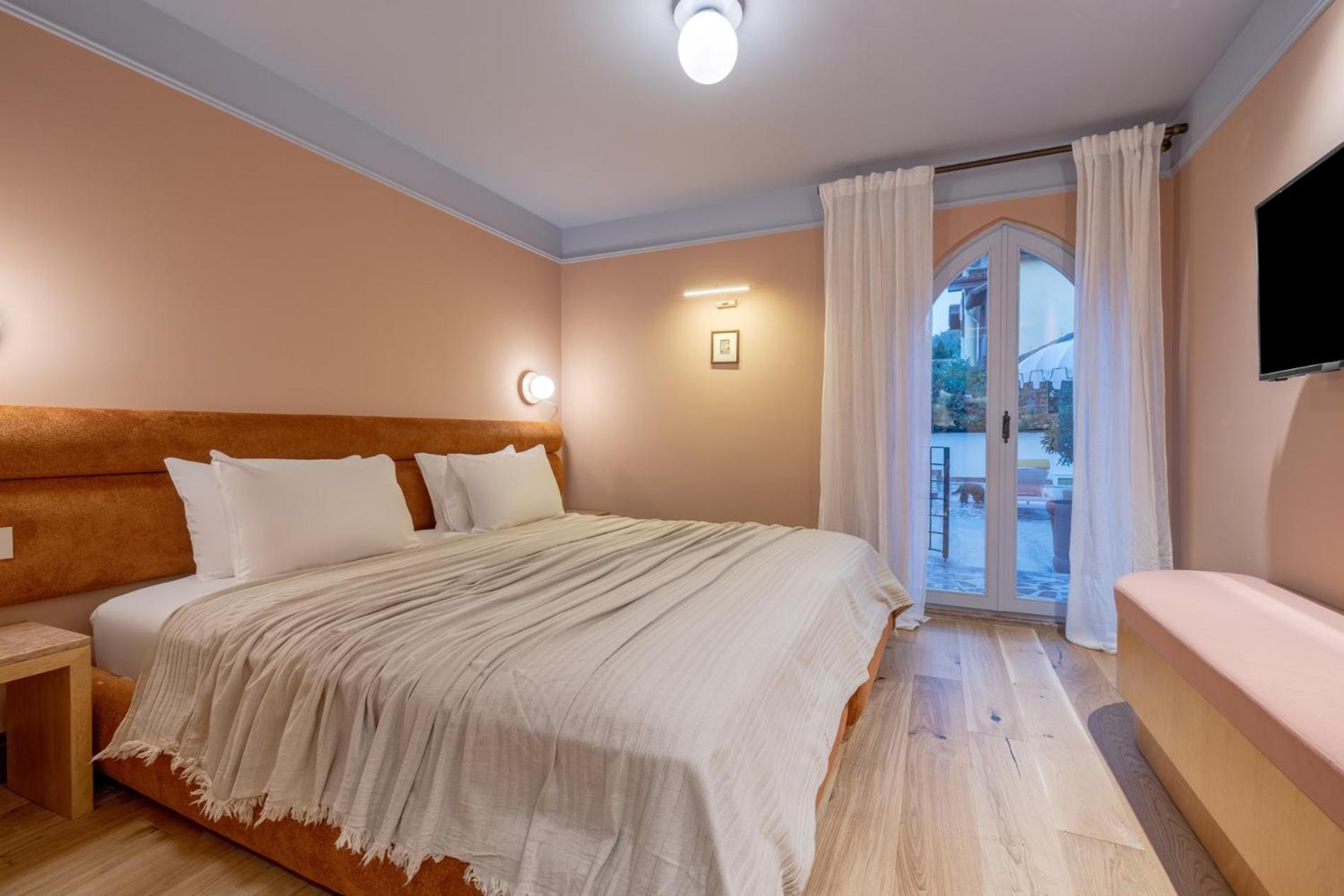 Double Room with Balcony - Photo 7