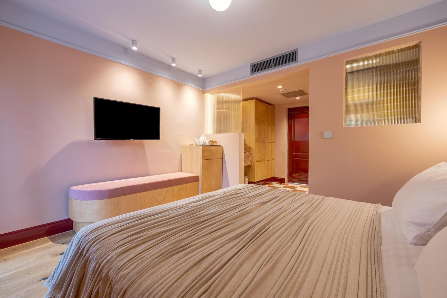 Double Room with Balcony - Photo 4