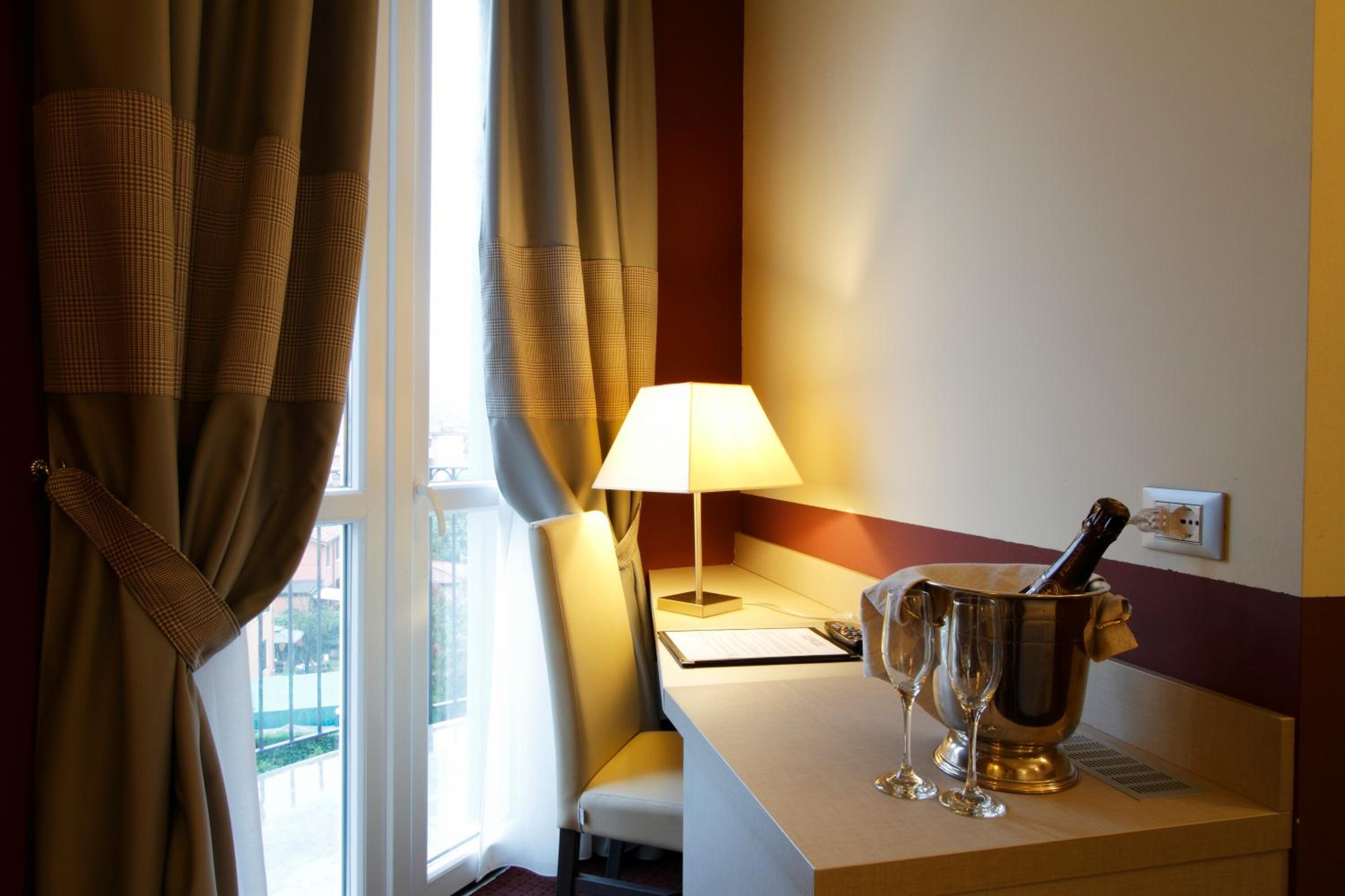 Deluxe Double or Twin Room photo 3