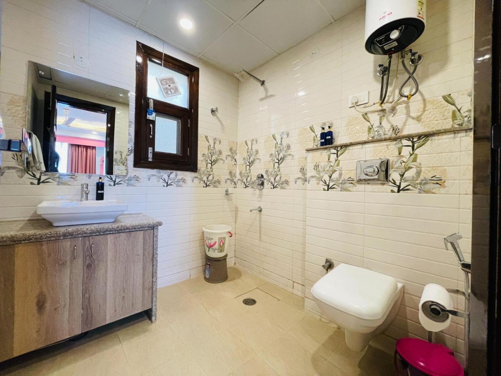 One-Bedroom Apartment - Photo 3