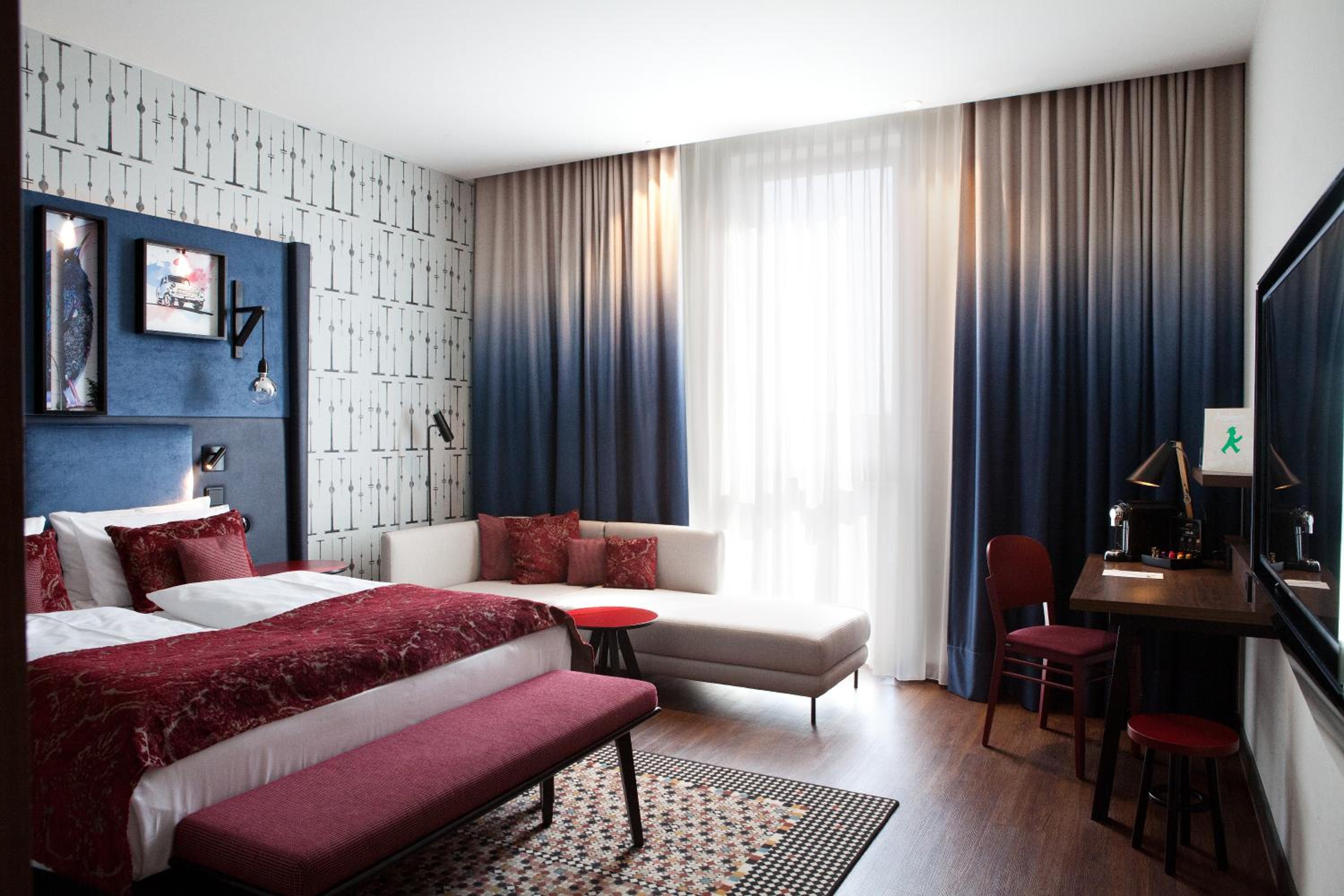 Premium Queen Room with Gallery View - East Side
