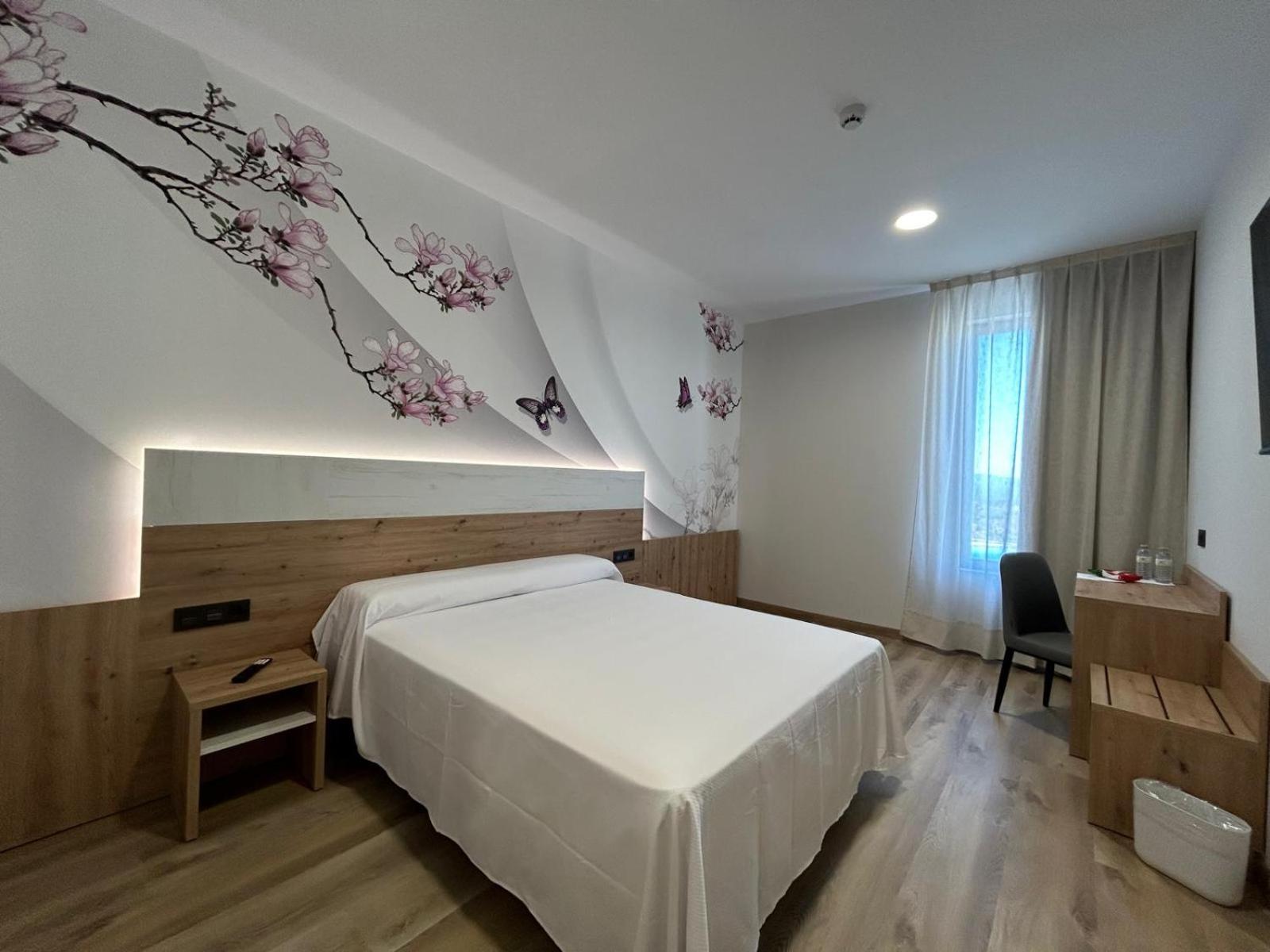 Standard Queen Room photo 3