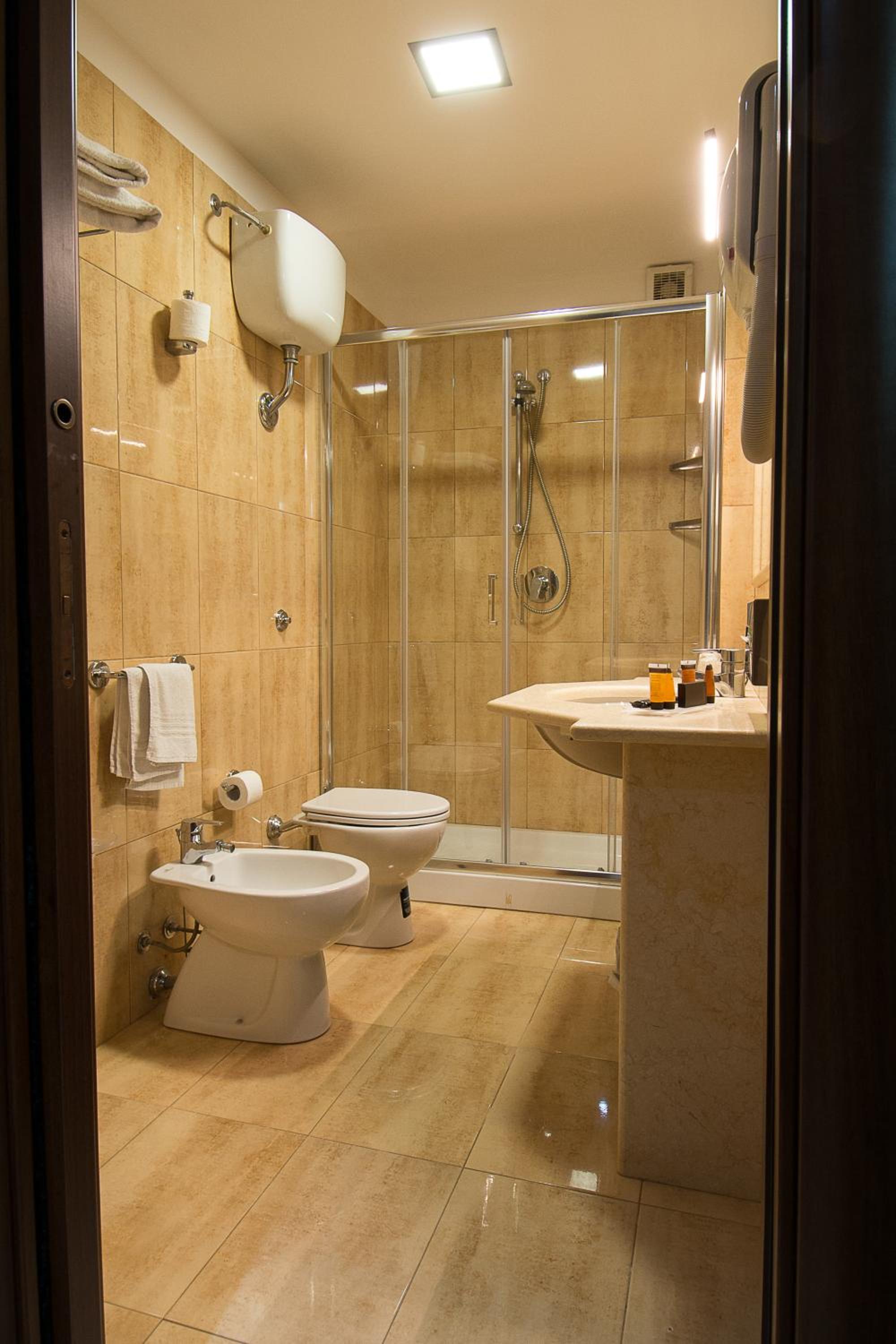 Double or Twin Room - Photo 2