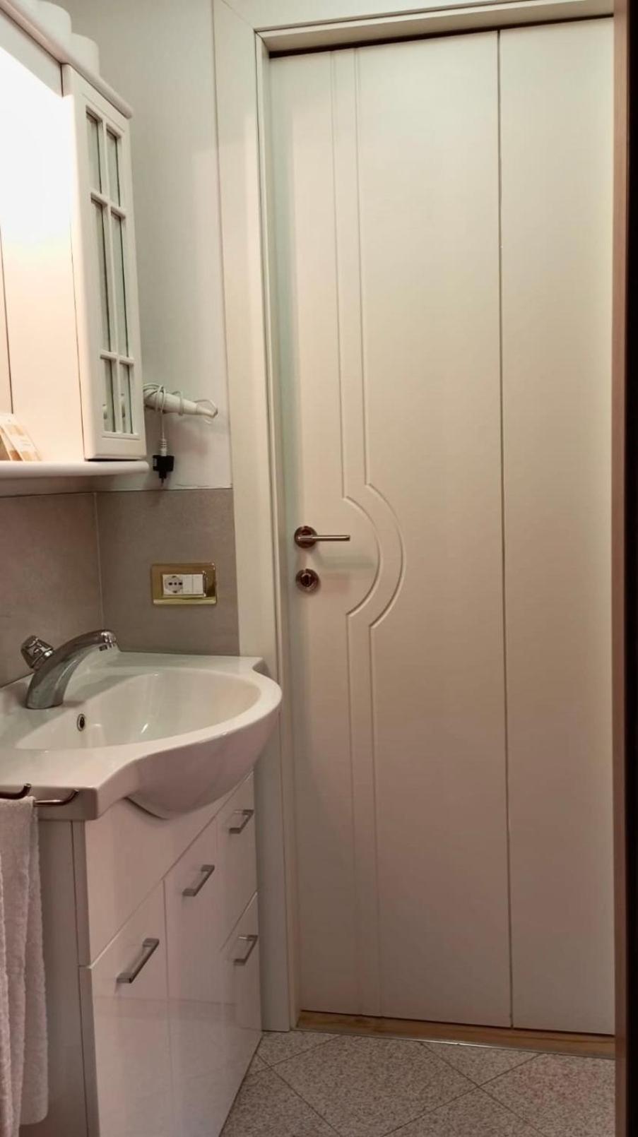 One-Bedroom House - Photo 29