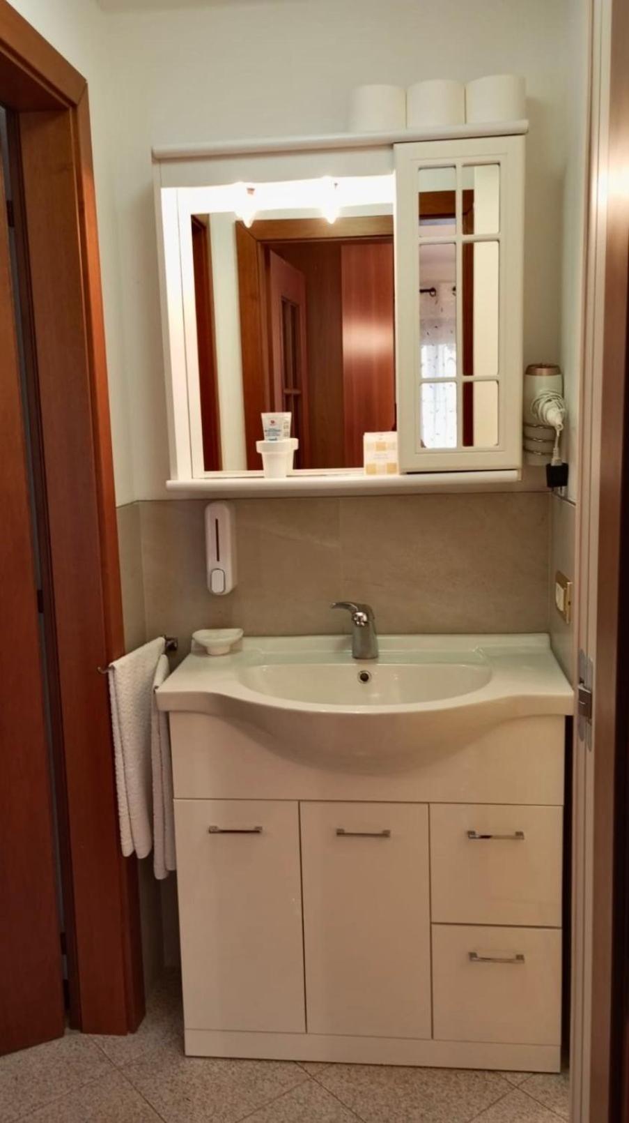 One-Bedroom House - Photo 22
