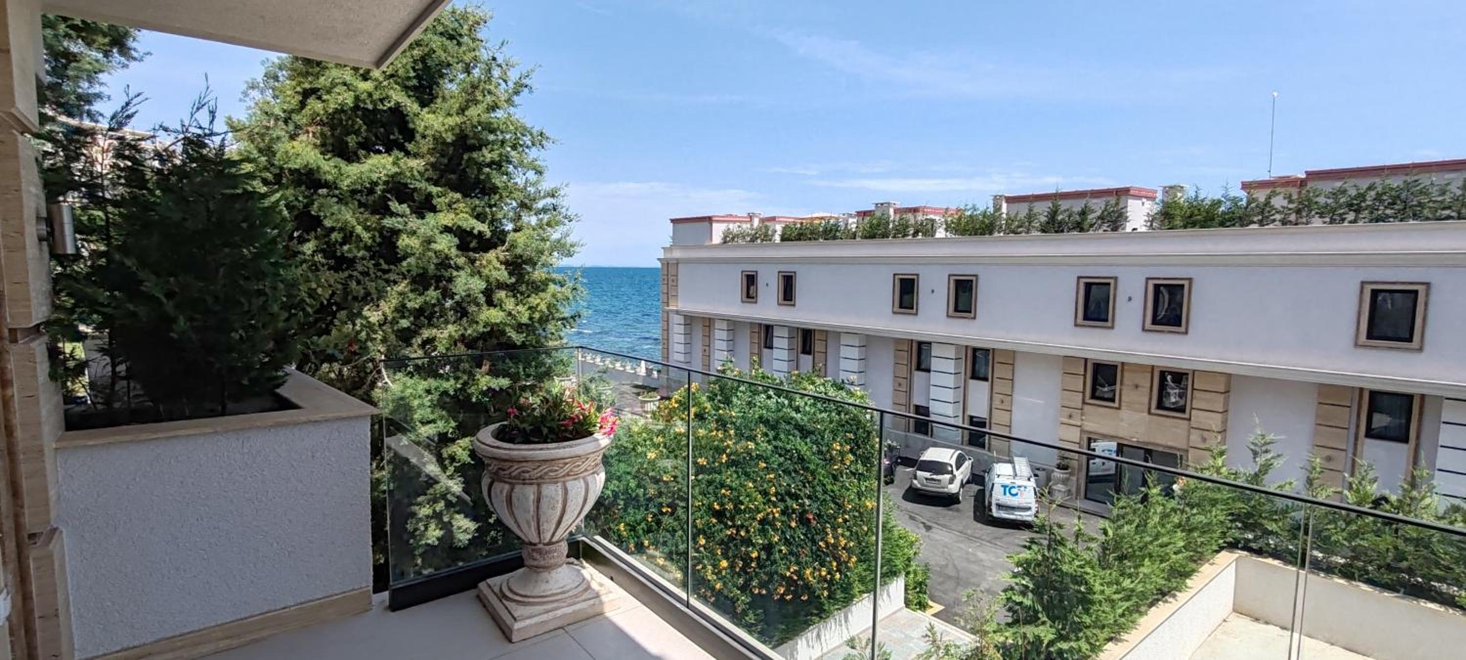 One-Bedroom Apartment with Balcony photo 3