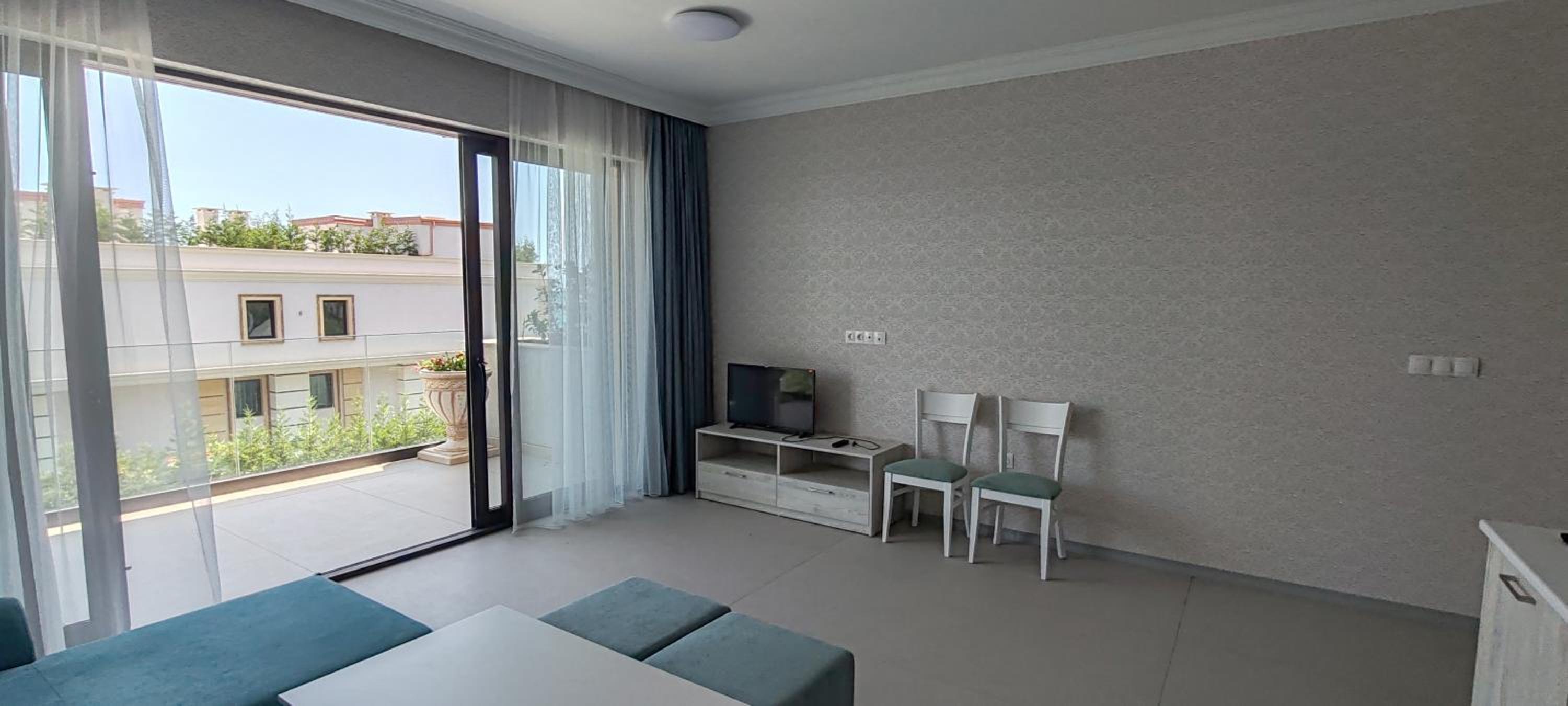 One-Bedroom Apartment with Balcony photo 2