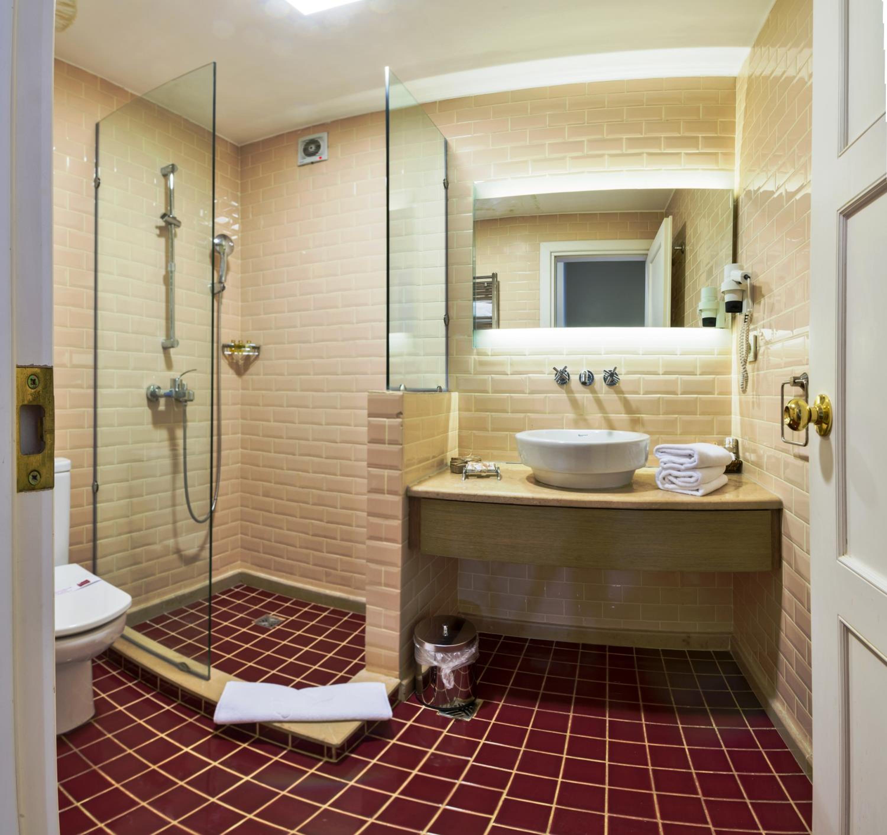 Deluxe Double or Twin Room with Hagia Sophia View thumbnail 5