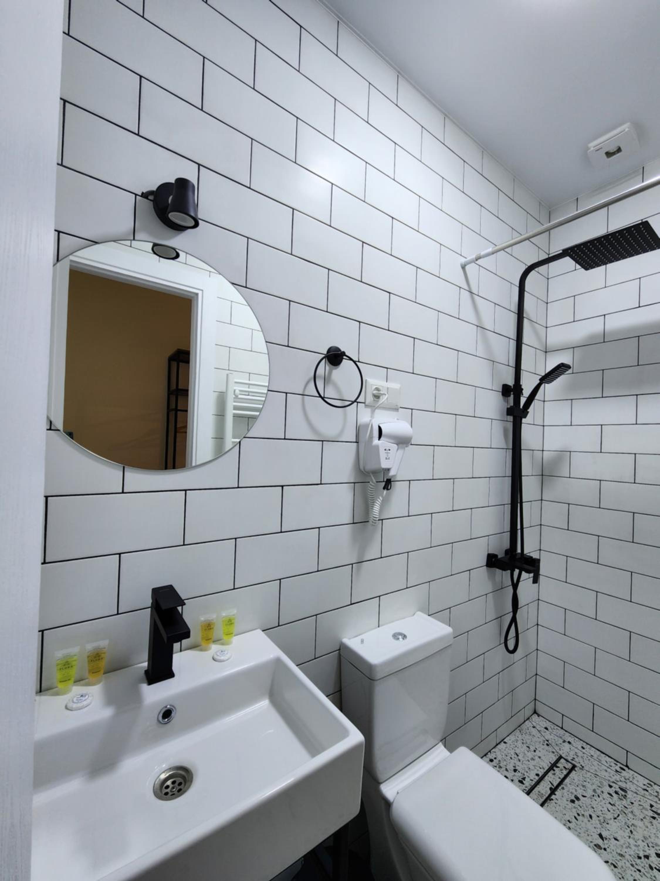 Double Room with Private Bathroom photo 3