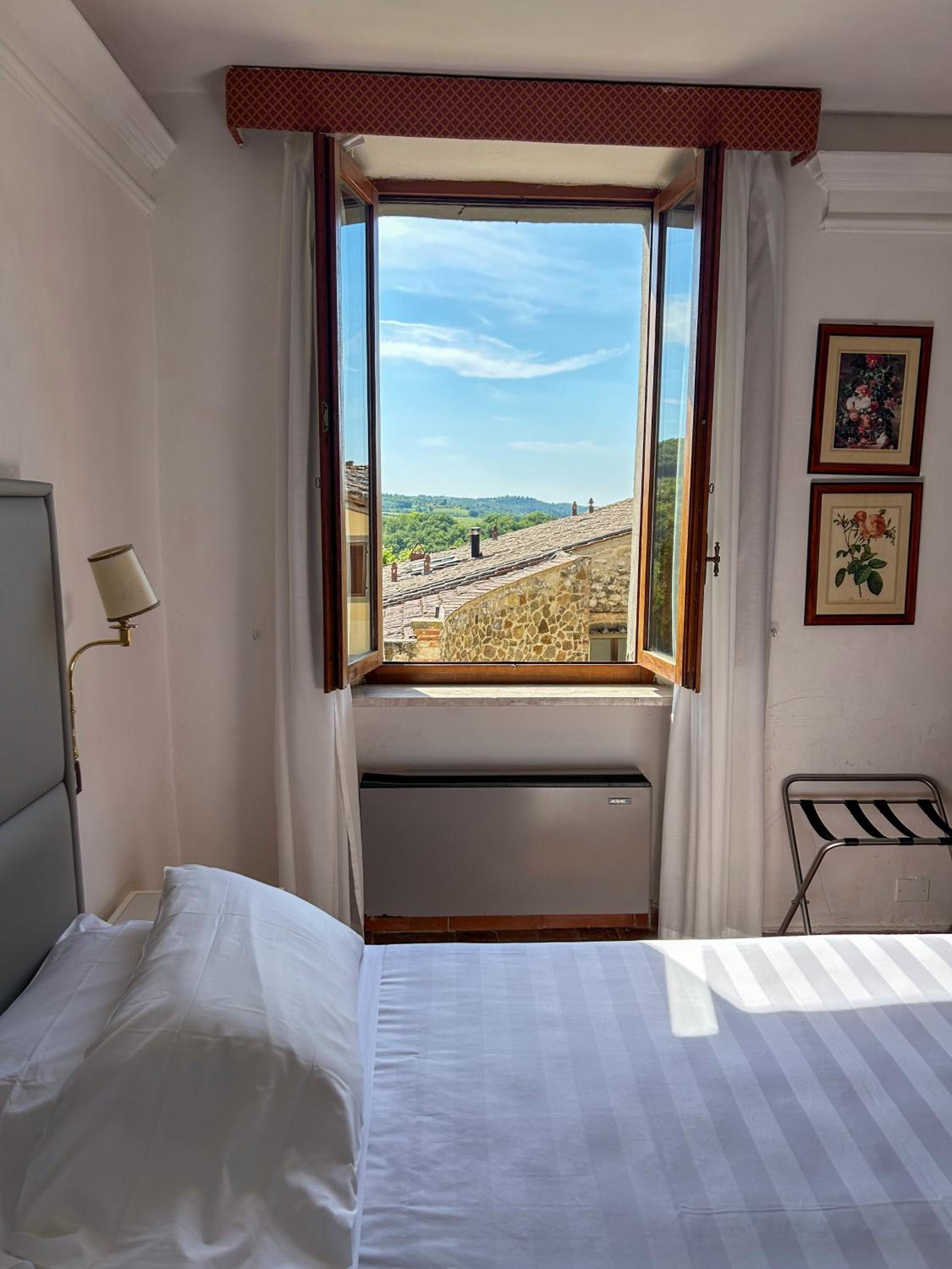 Large Double or Twin Room - Photo 9