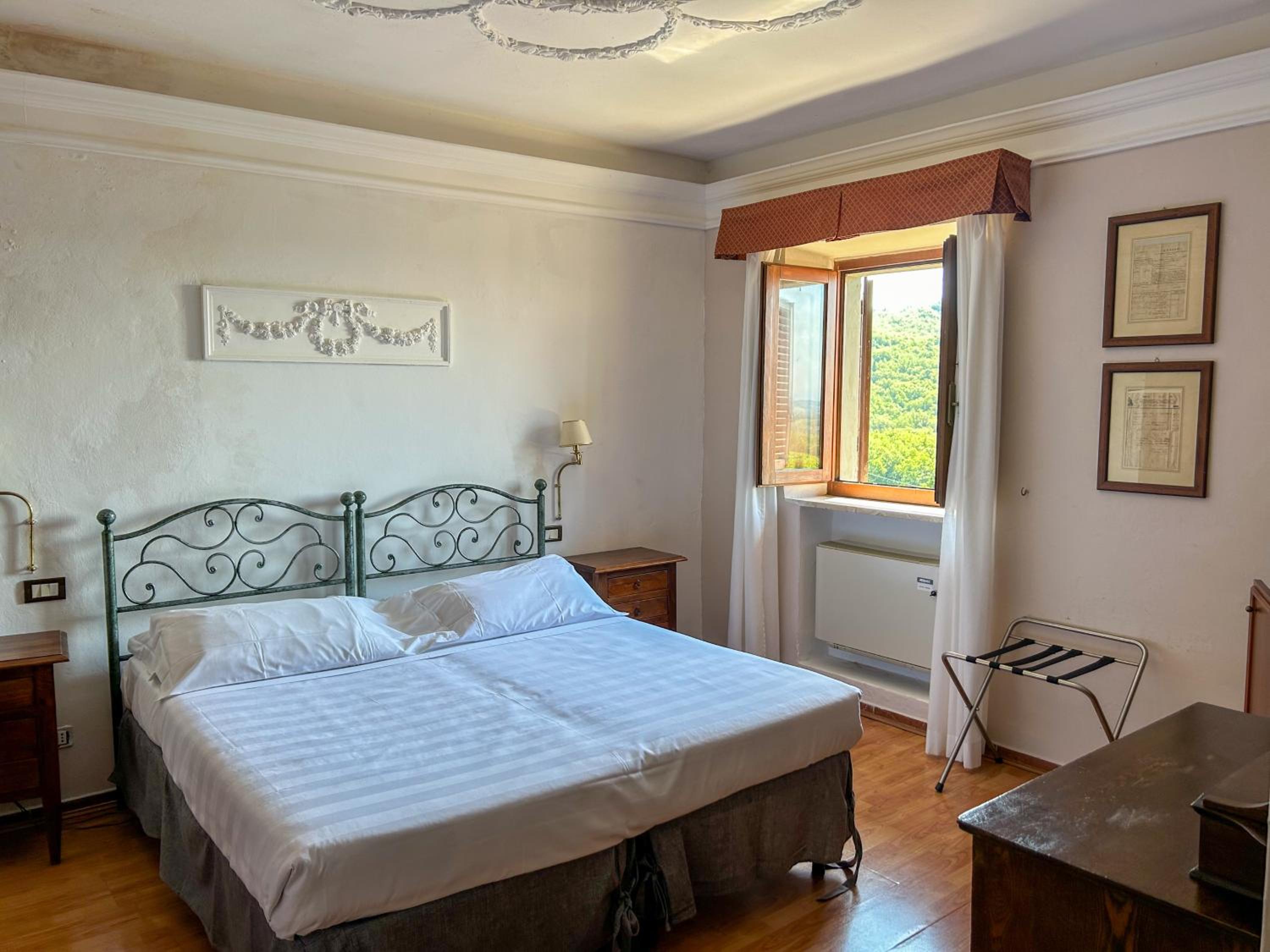 Large Double or Twin Room - Photo 1