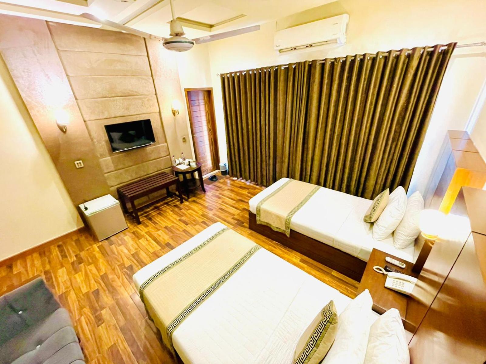 Deluxe Twin Room photo 3