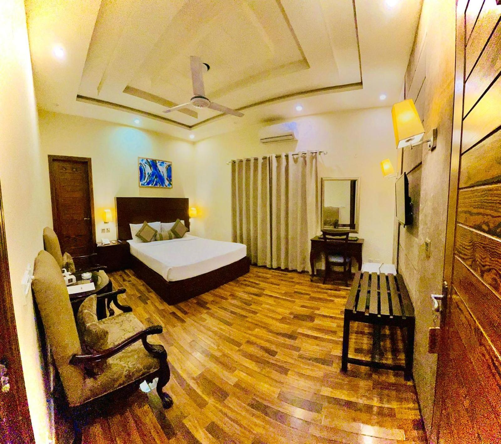 Deluxe Double Room photo 3