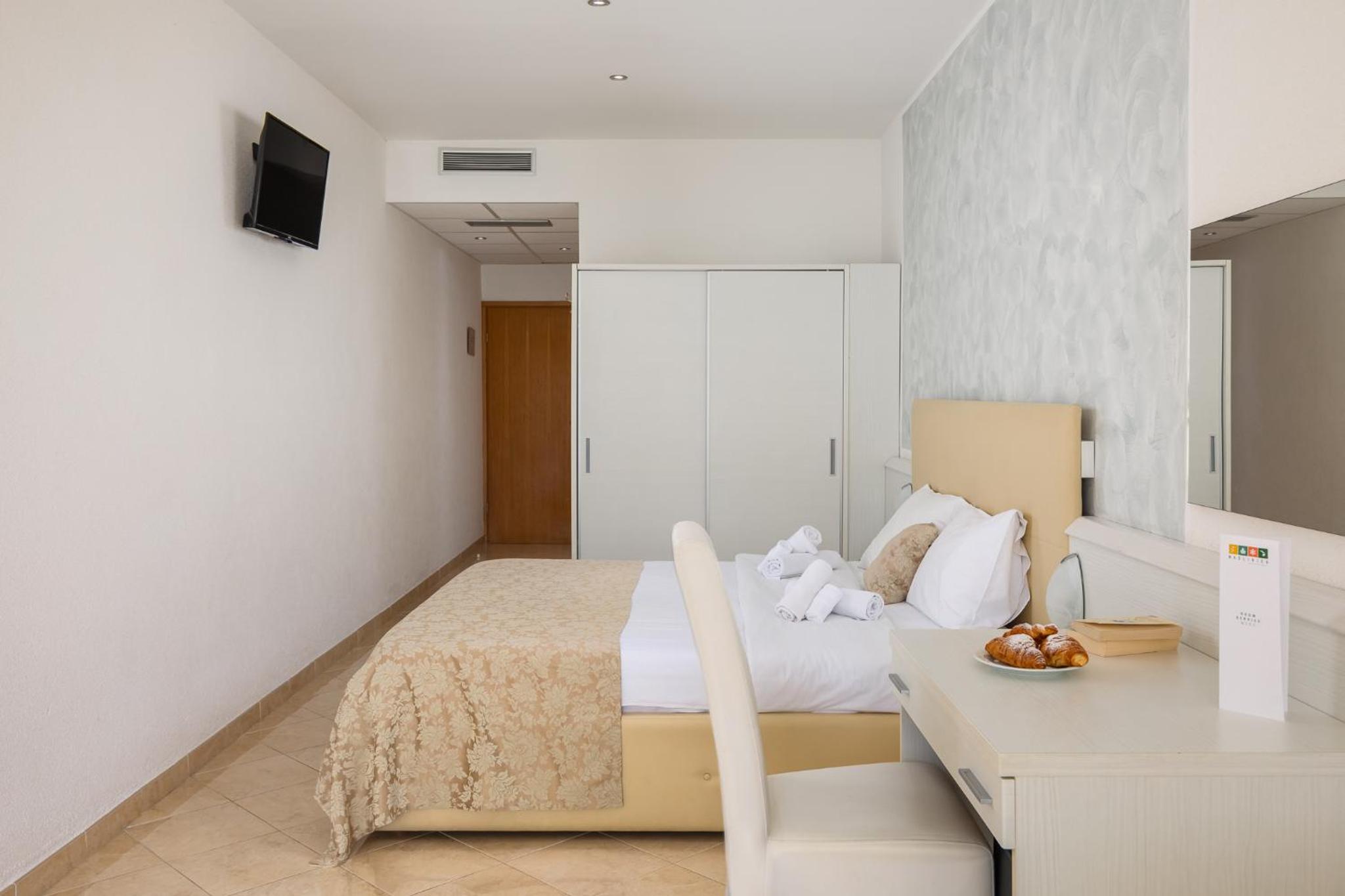 Standard Family Room - Photo 6