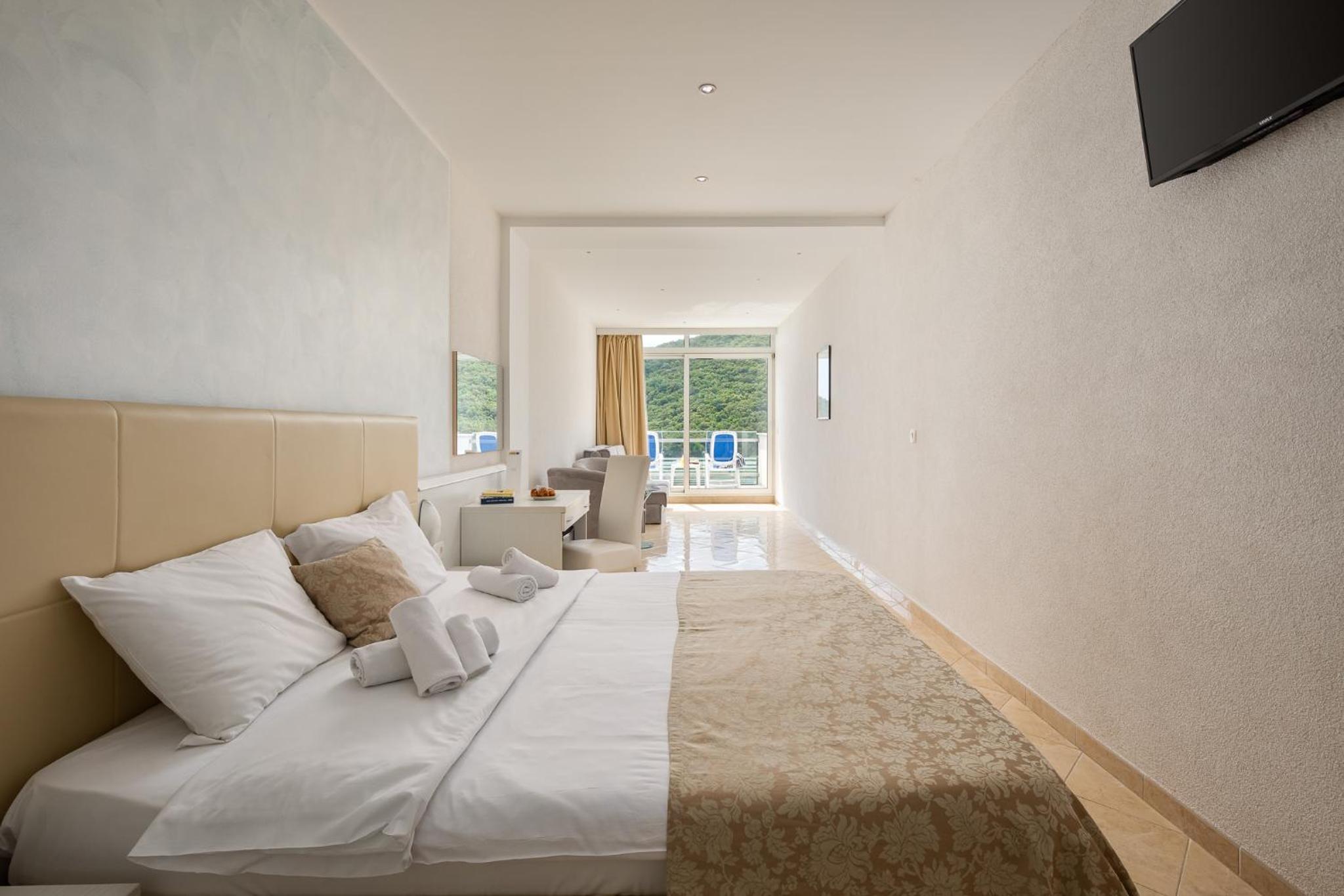 Double Room With Balcony And Sea View