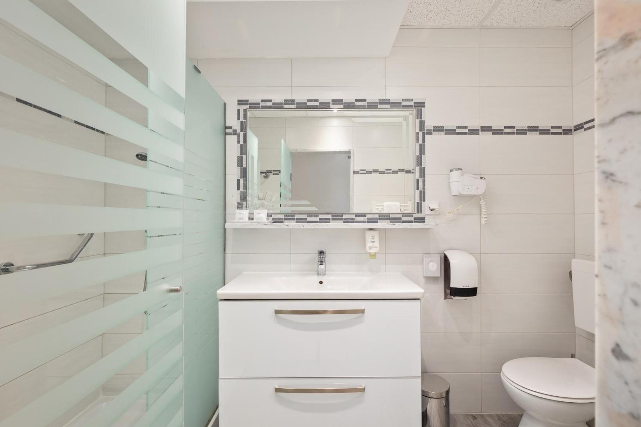 Economy Twin Room - Photo 1