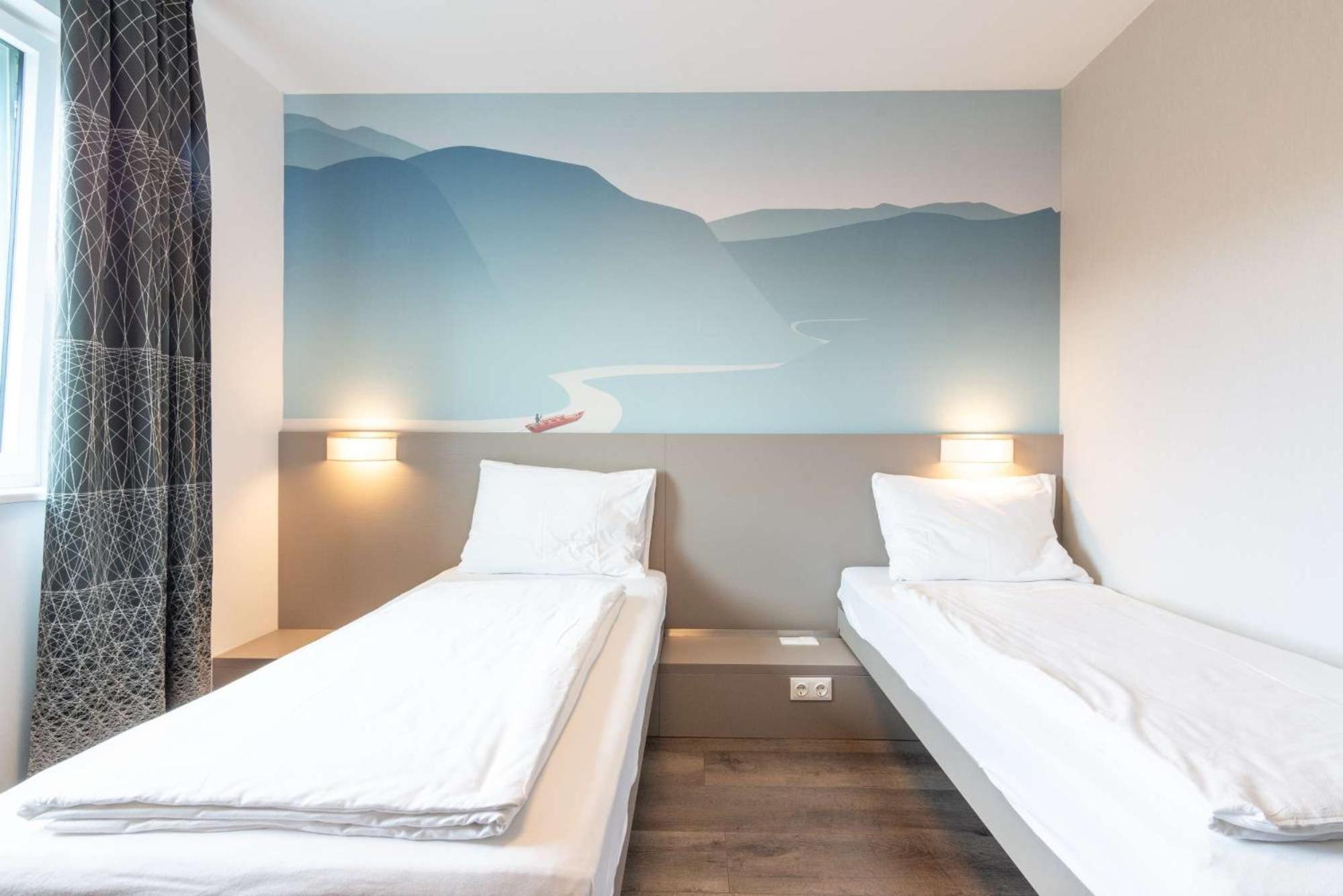 Standard Double Room with Two Single Beds - Photo 4