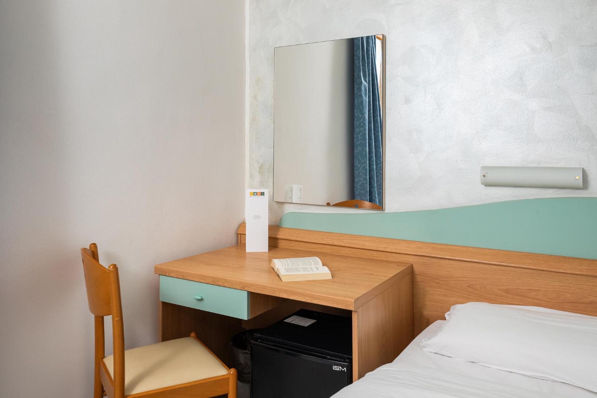 Economy Twin Room - Photo 3
