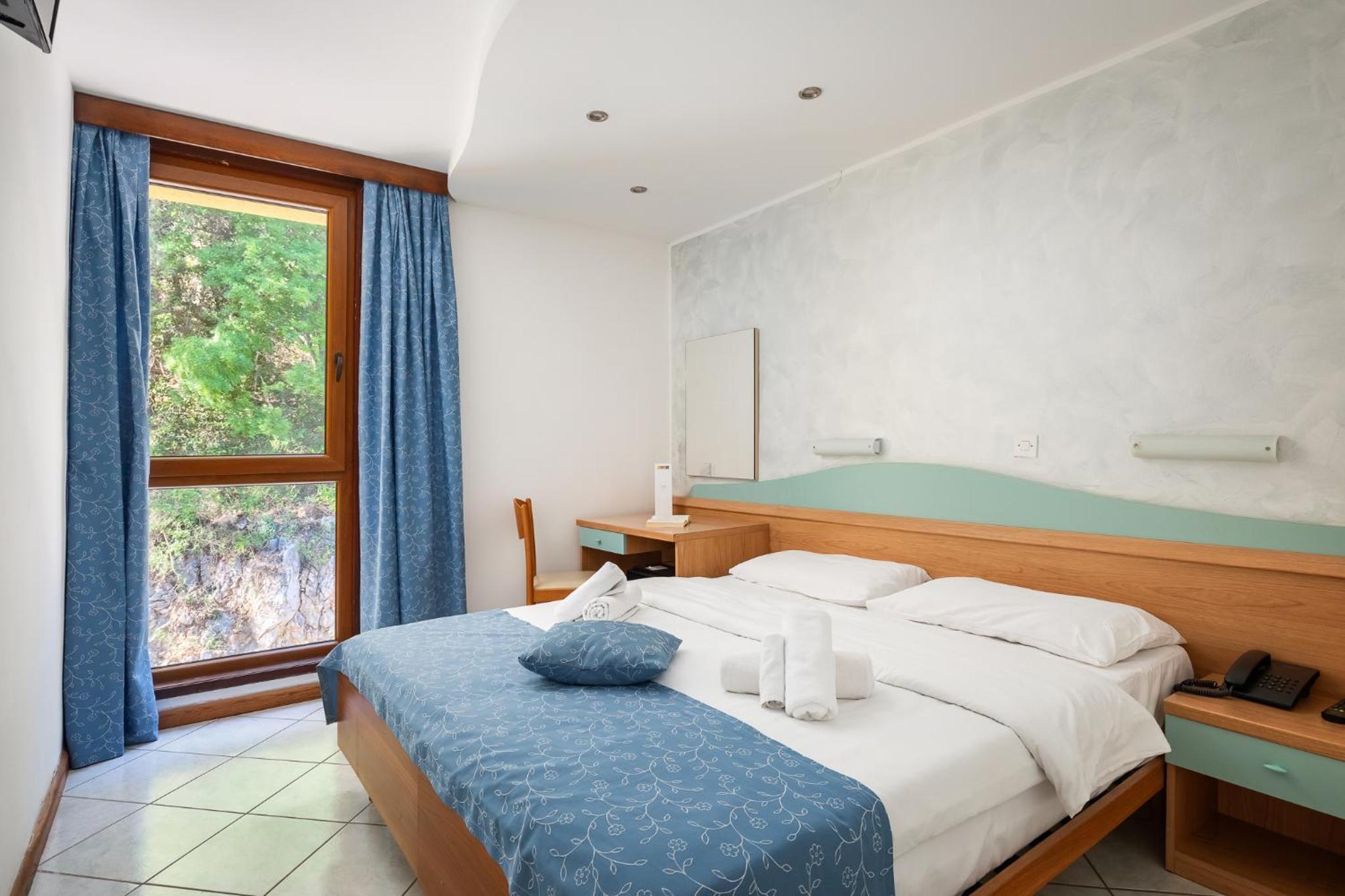Economy Twin Room - Photo 6