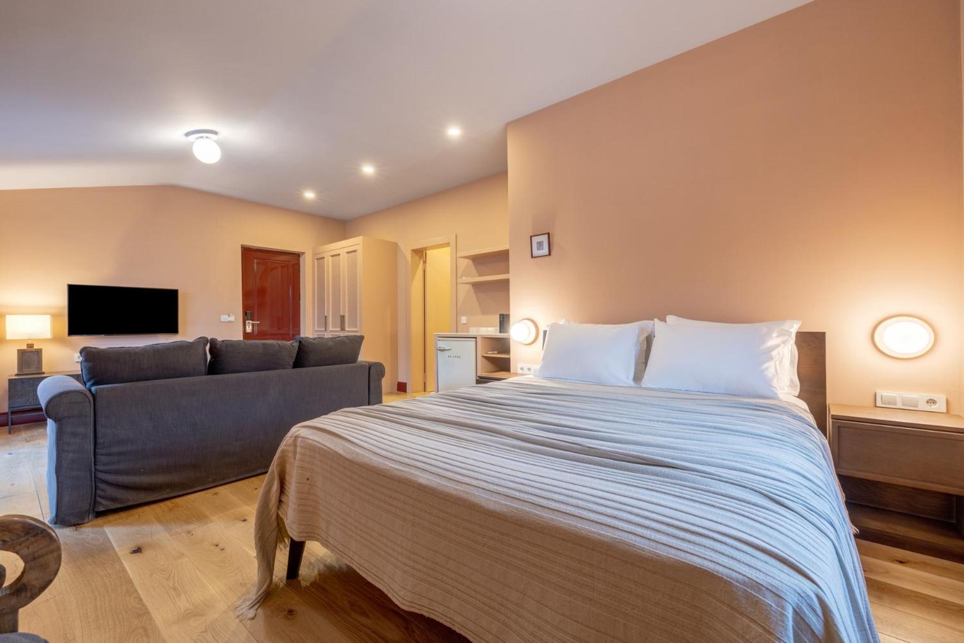 Junior Suite with Private Pool - Photo 7