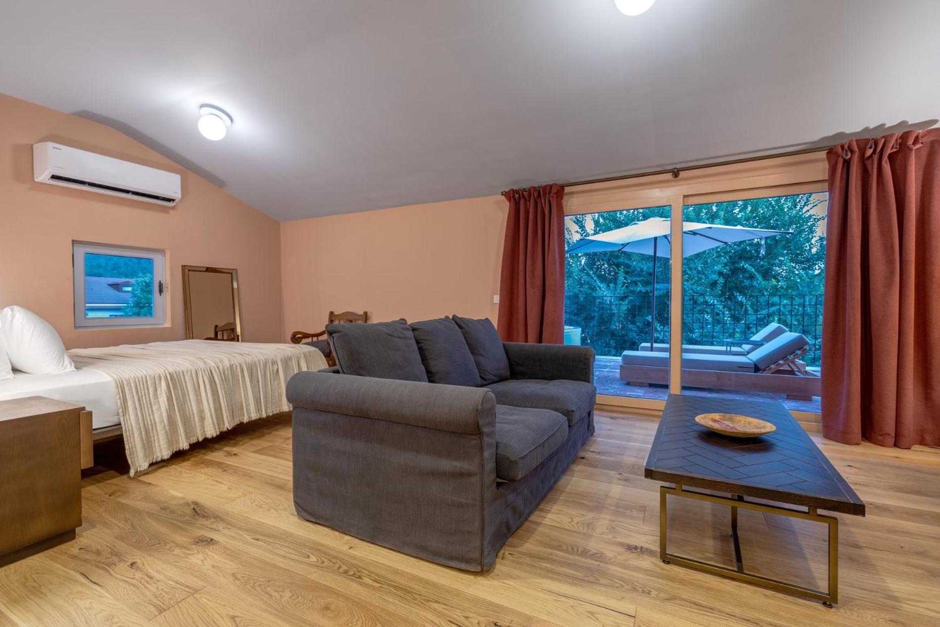 Junior Suite with Private Pool - Photo 8