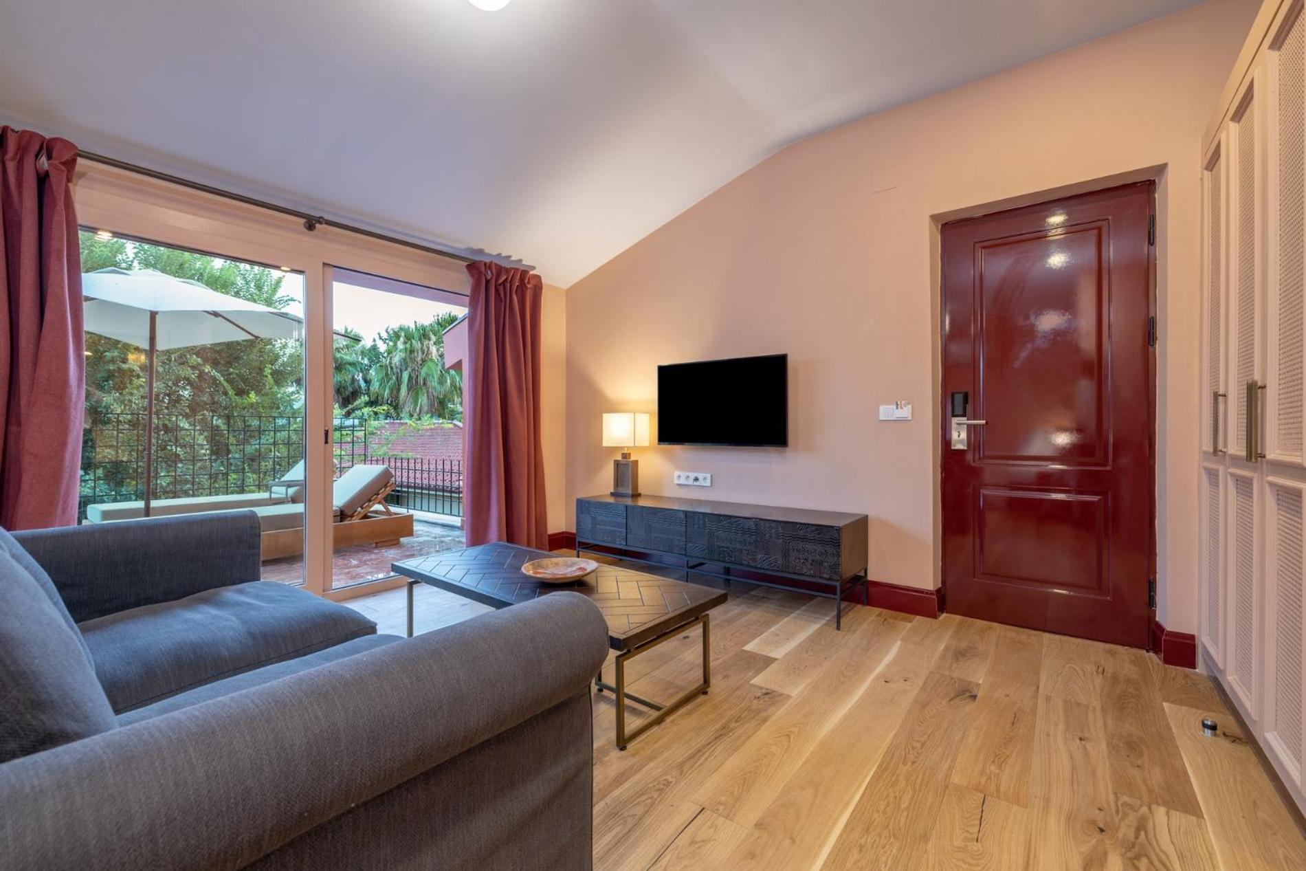 Junior Suite with Private Pool - Photo 3