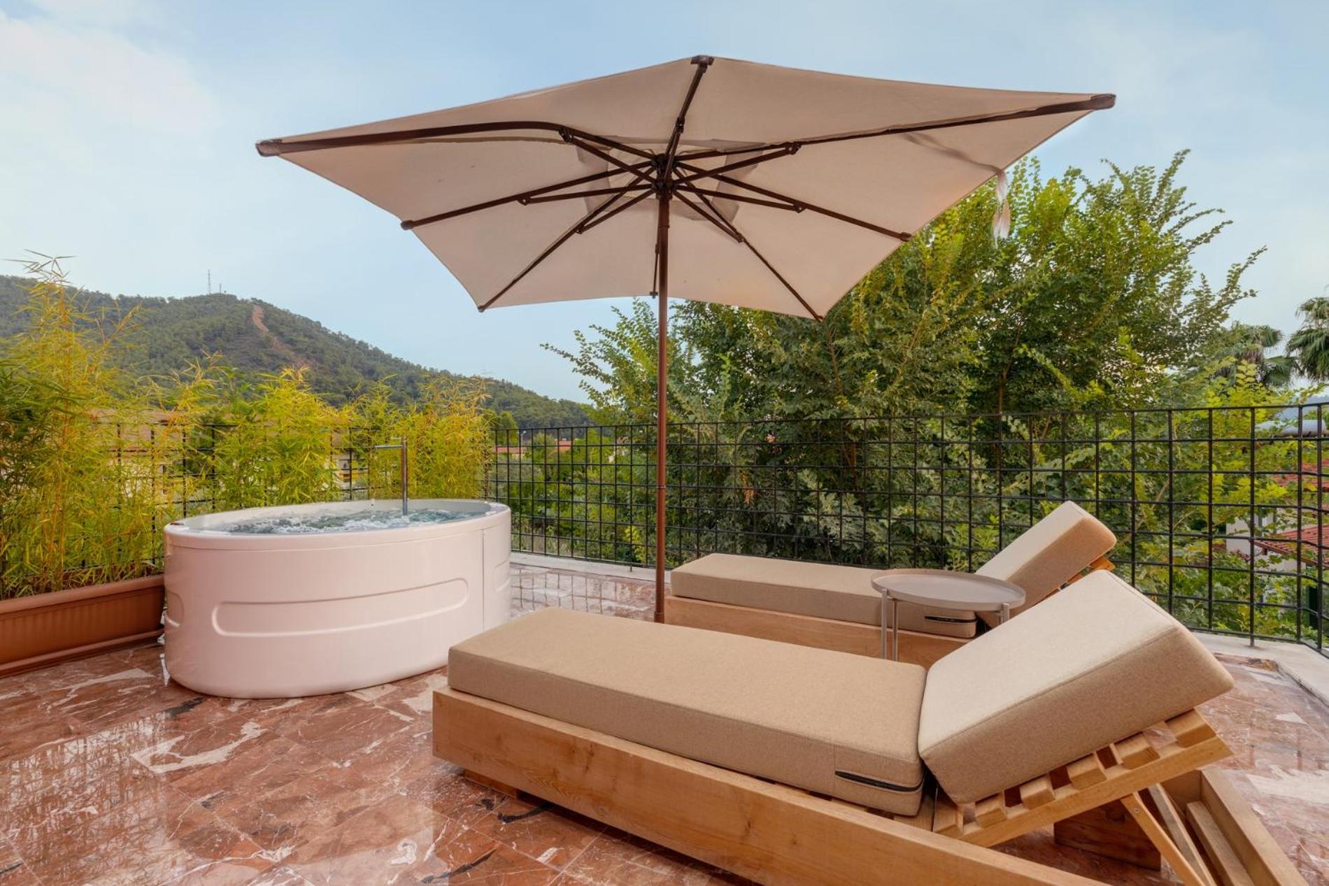 Junior Suite with Private Pool - Photo 9