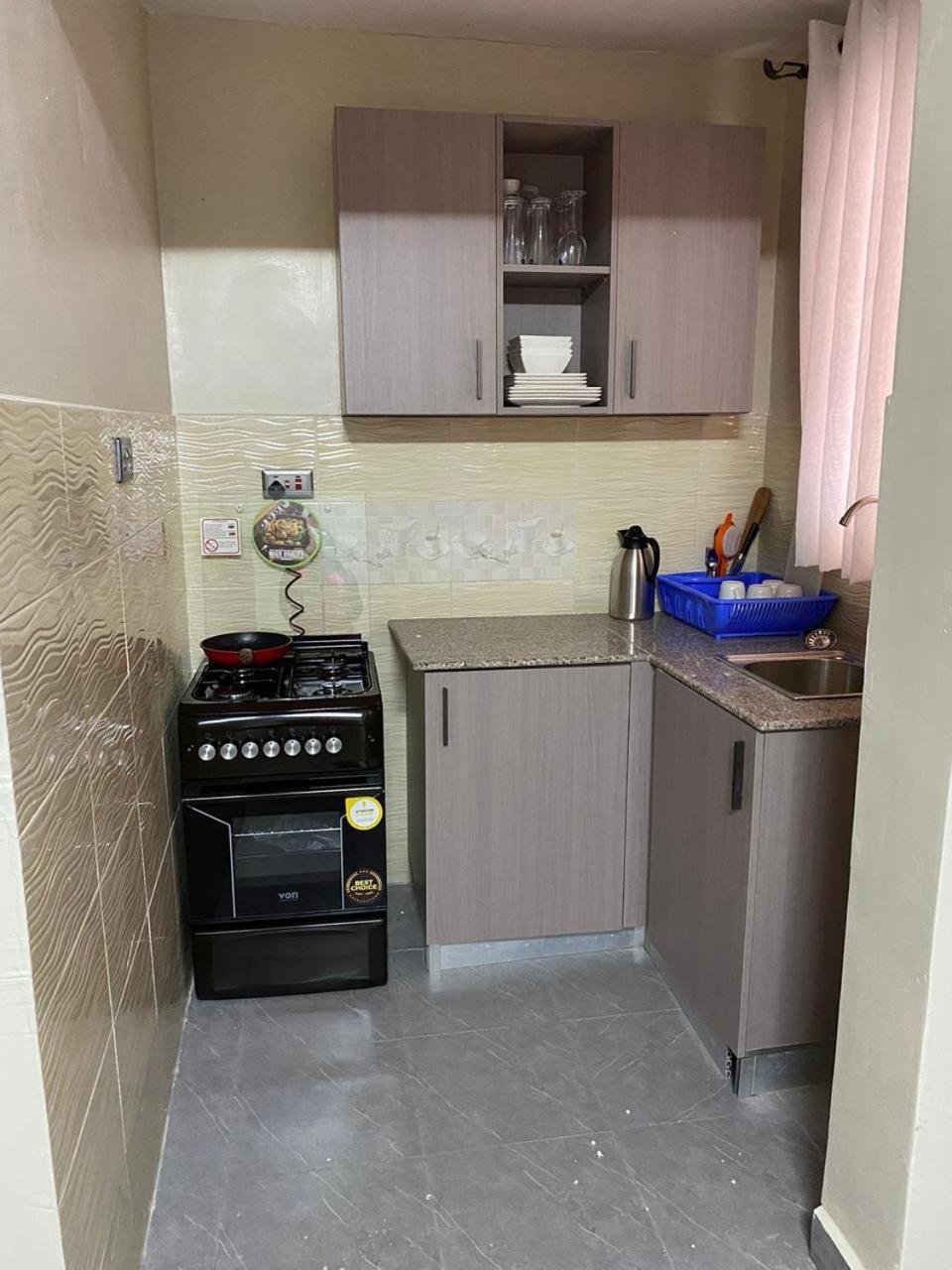 Studio Apartment with Balcony photo 2