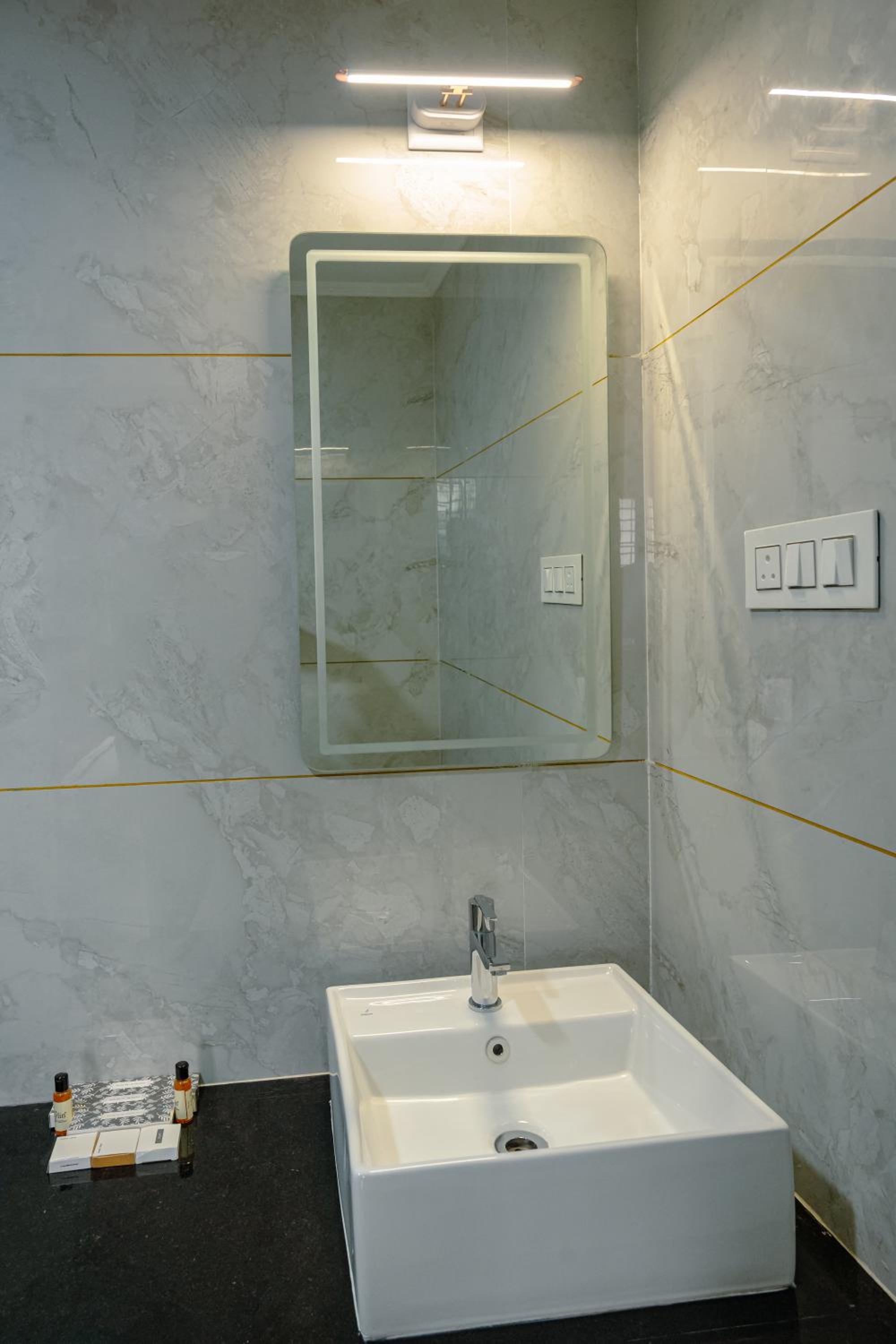 Double or Twin Room - Photo 10