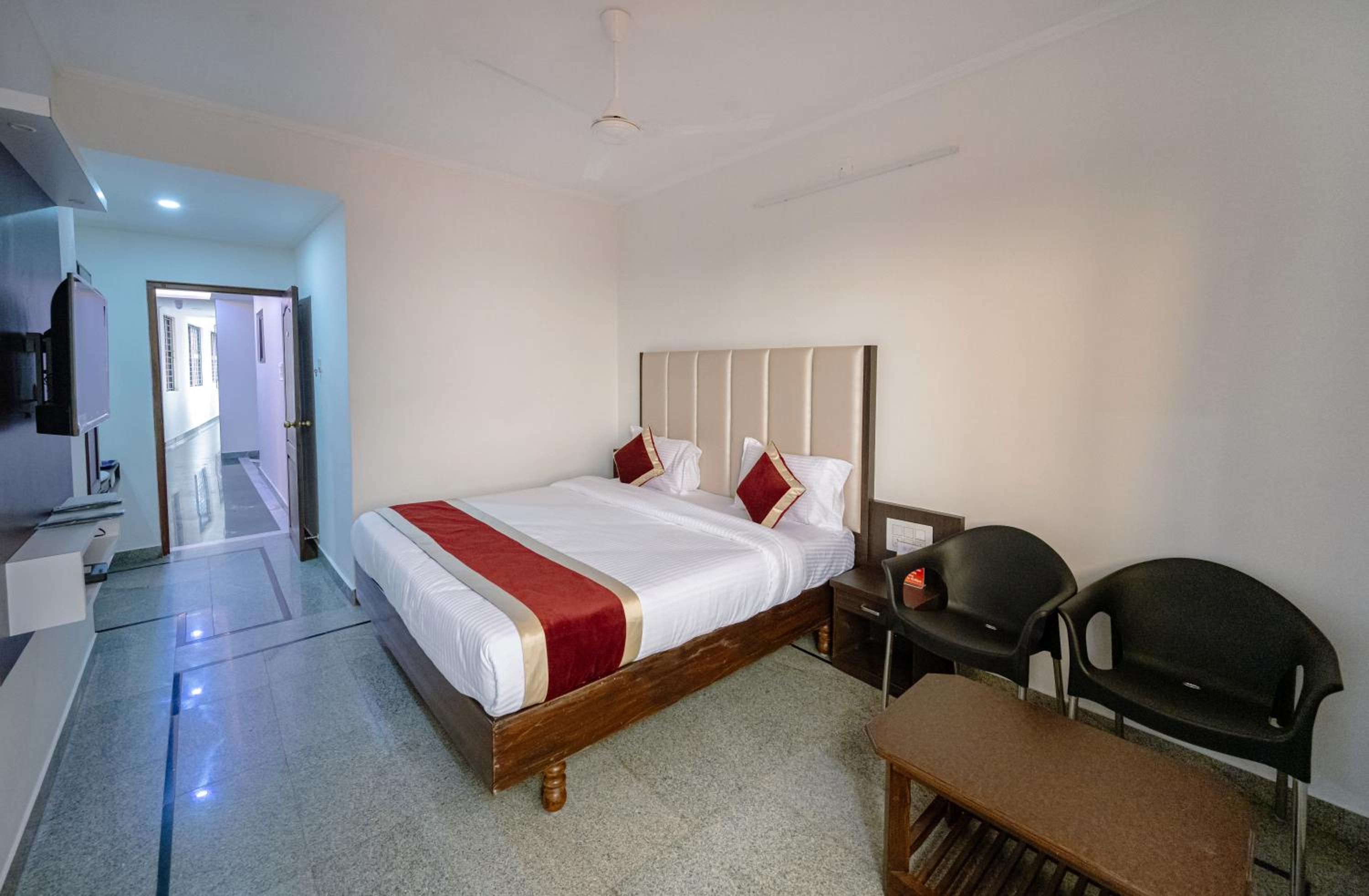 Double or Twin Room - Photo 6