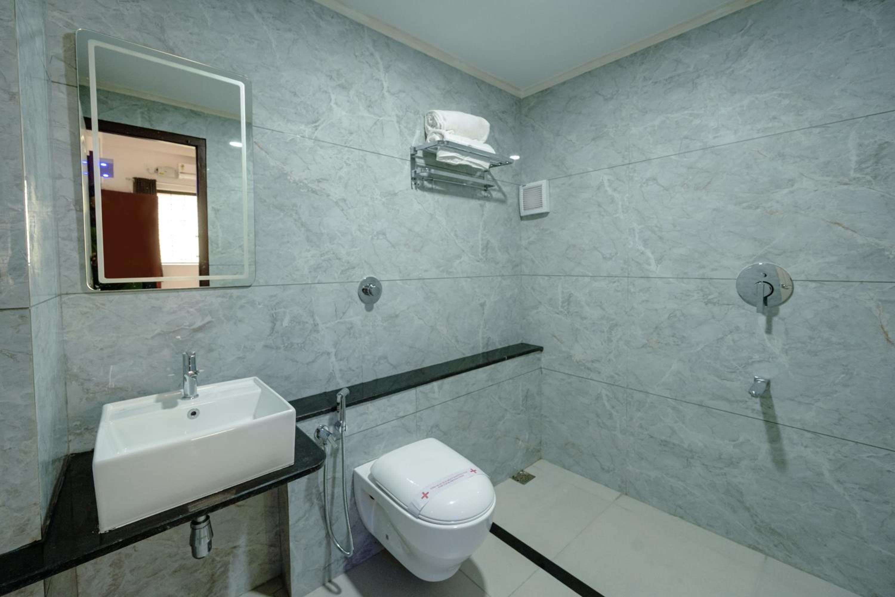 Deluxe Room - Photo 6