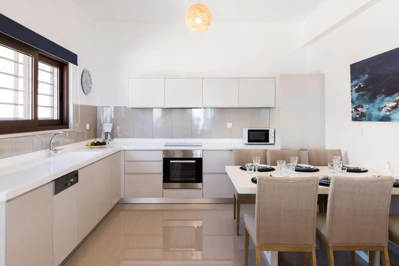 Three-Bedroom Villa photo 2
