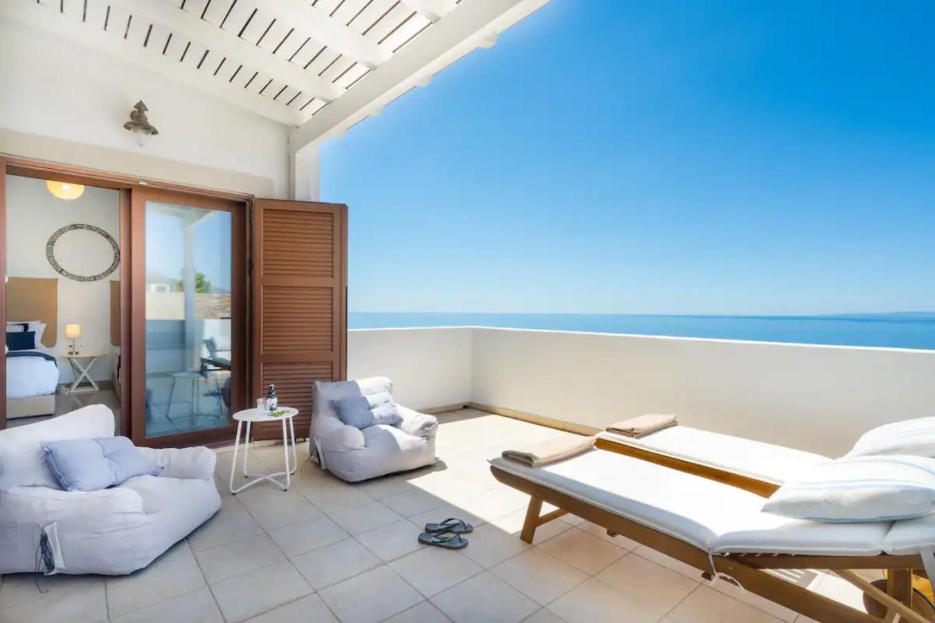 Three-Bedroom Villa photo 3