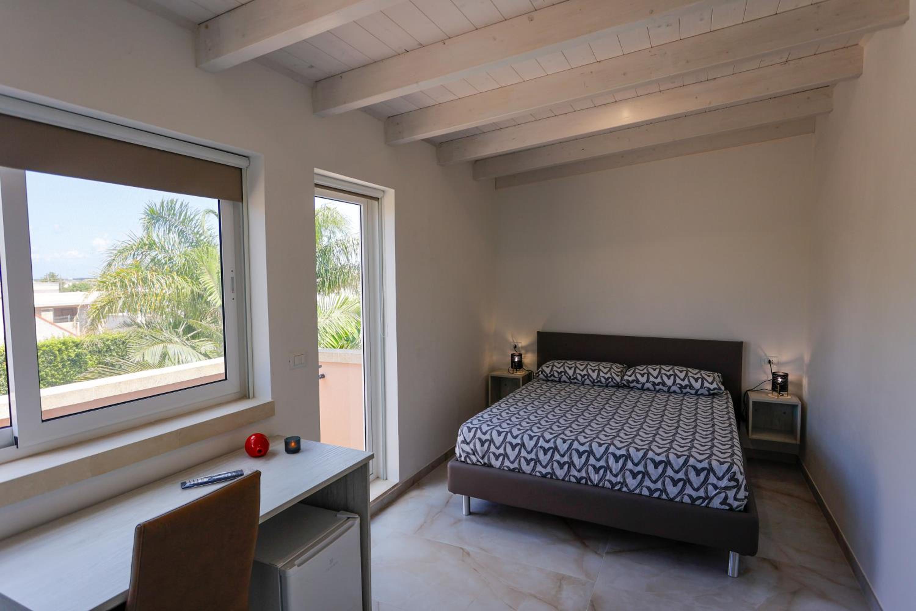 Double Room with Pool View - Photo 3