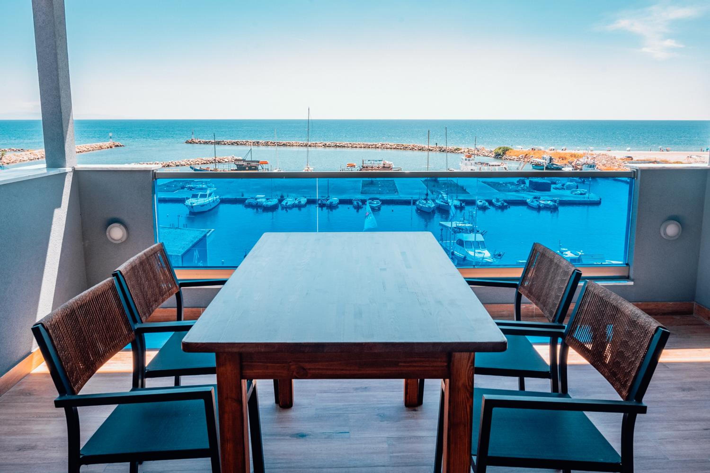 One-Bedroom Apartment with Sea View photo 1