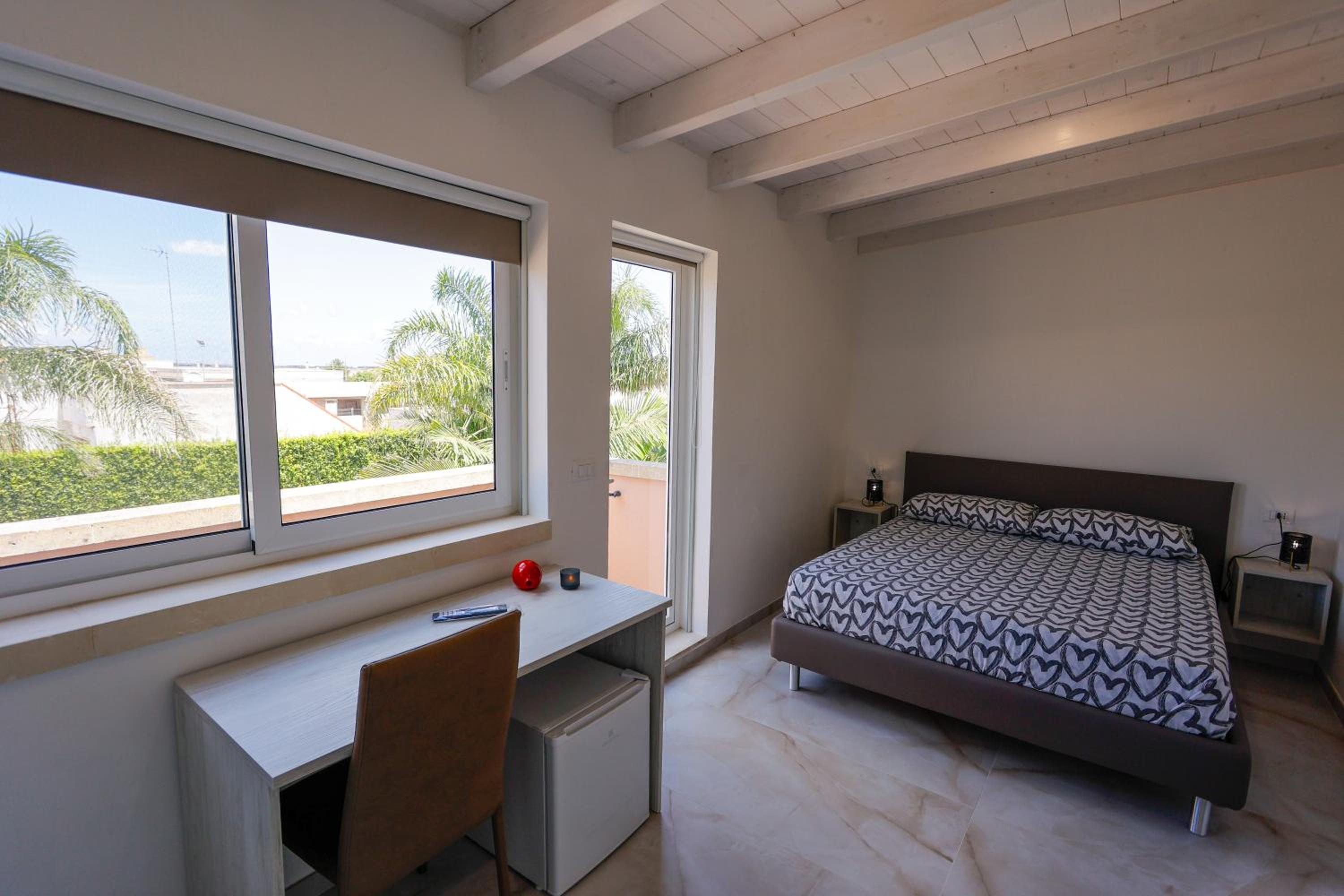 Double Room with Pool View - Photo 4