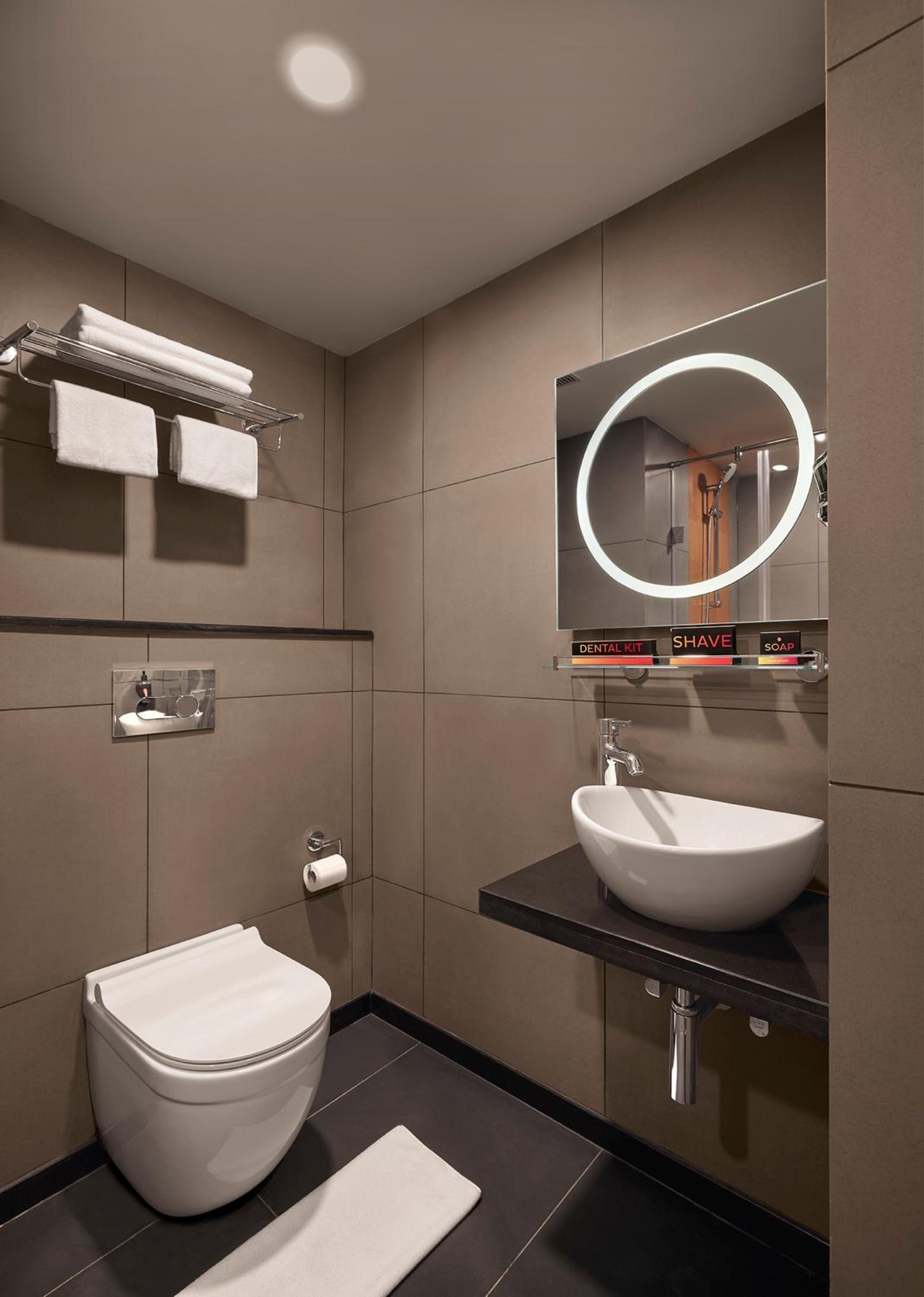 Luxe Queen Room - Photo 4